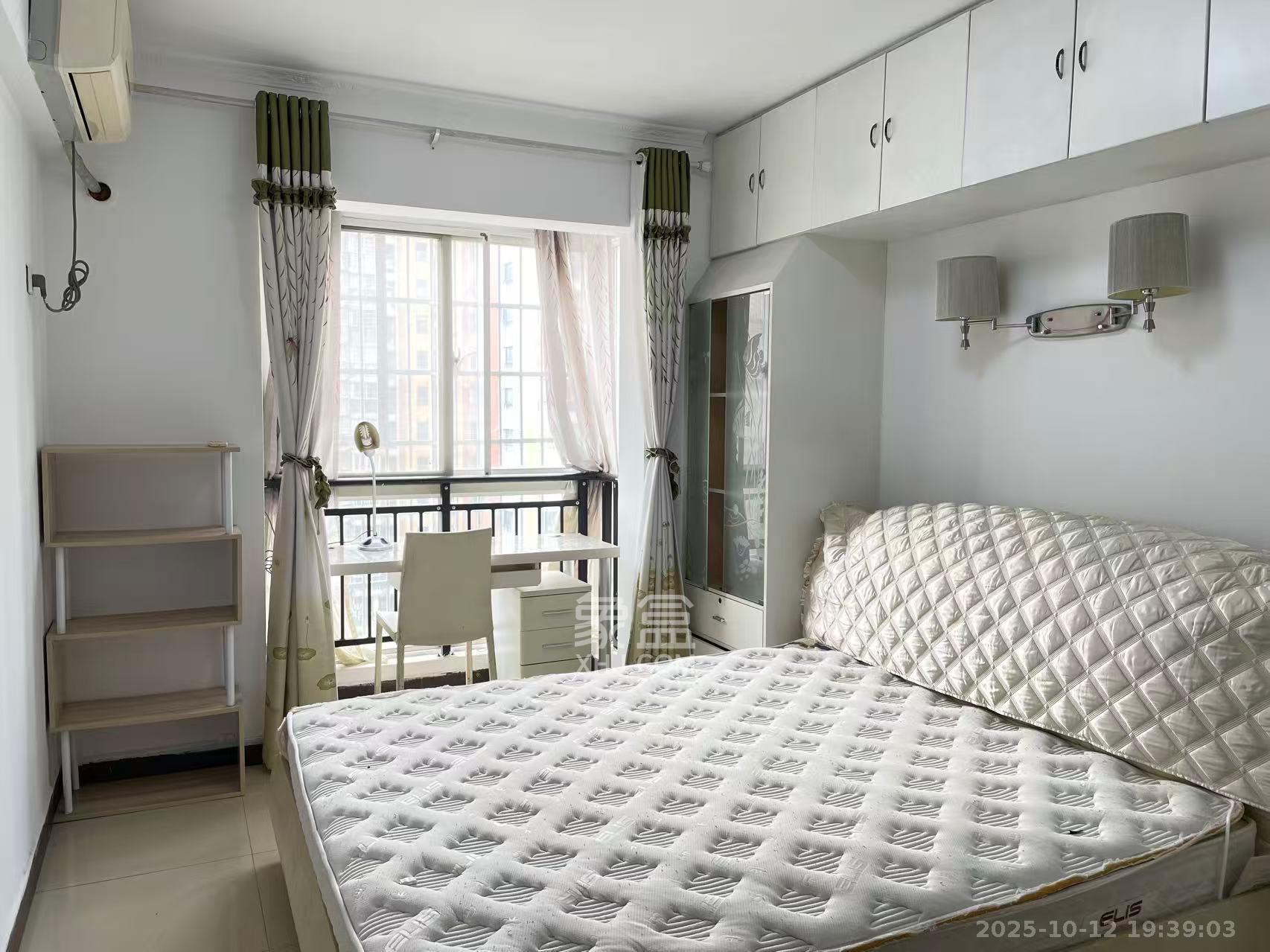 山水华景 3室2厅2卫 2600.0元/月 山水华景 3室2厅2卫 2600.0元/月室内图