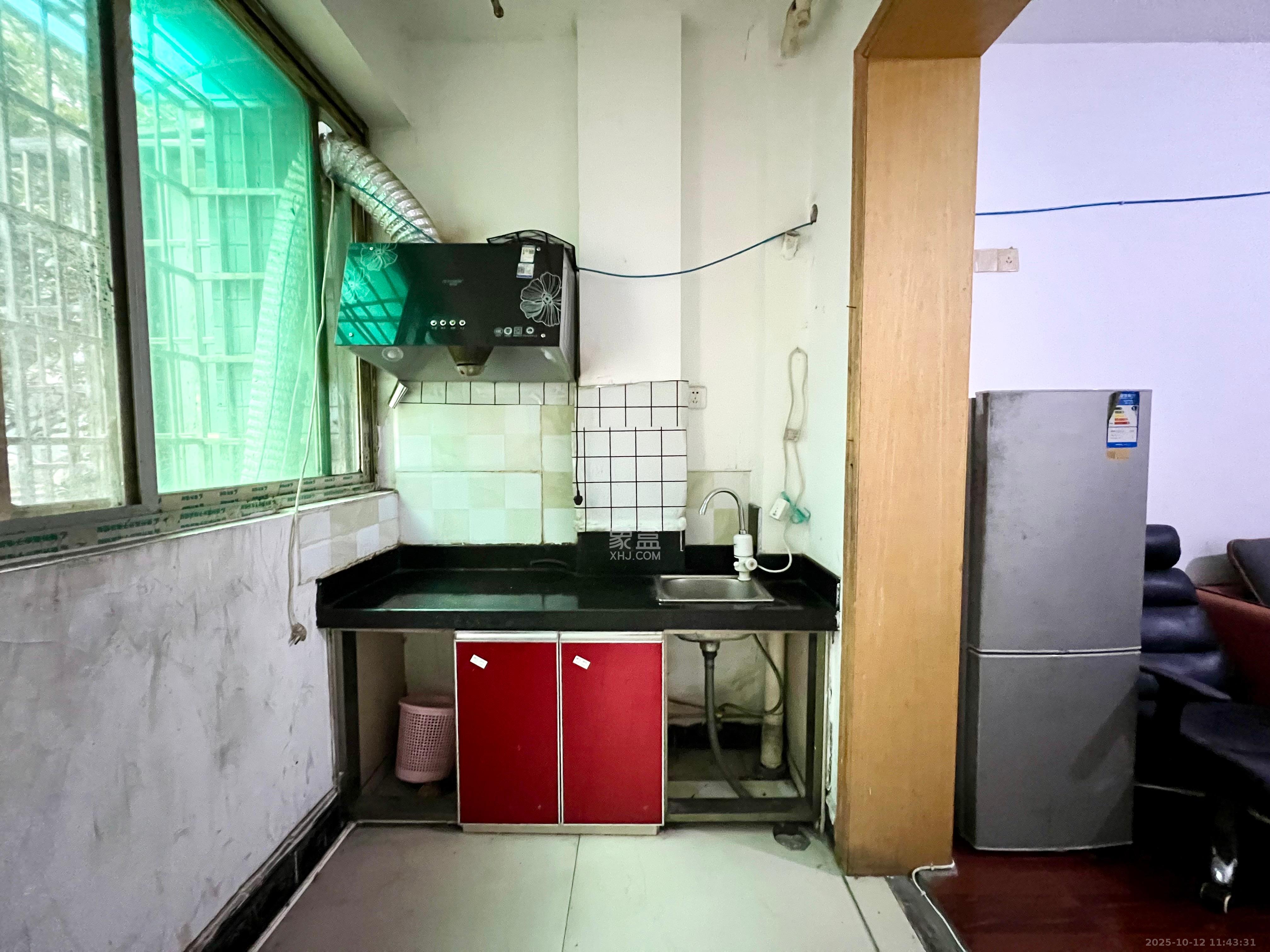 龙福小区 1室1厅1卫 1000.0元/月 龙福小区 1室1厅1卫 1000.0元/月室内图