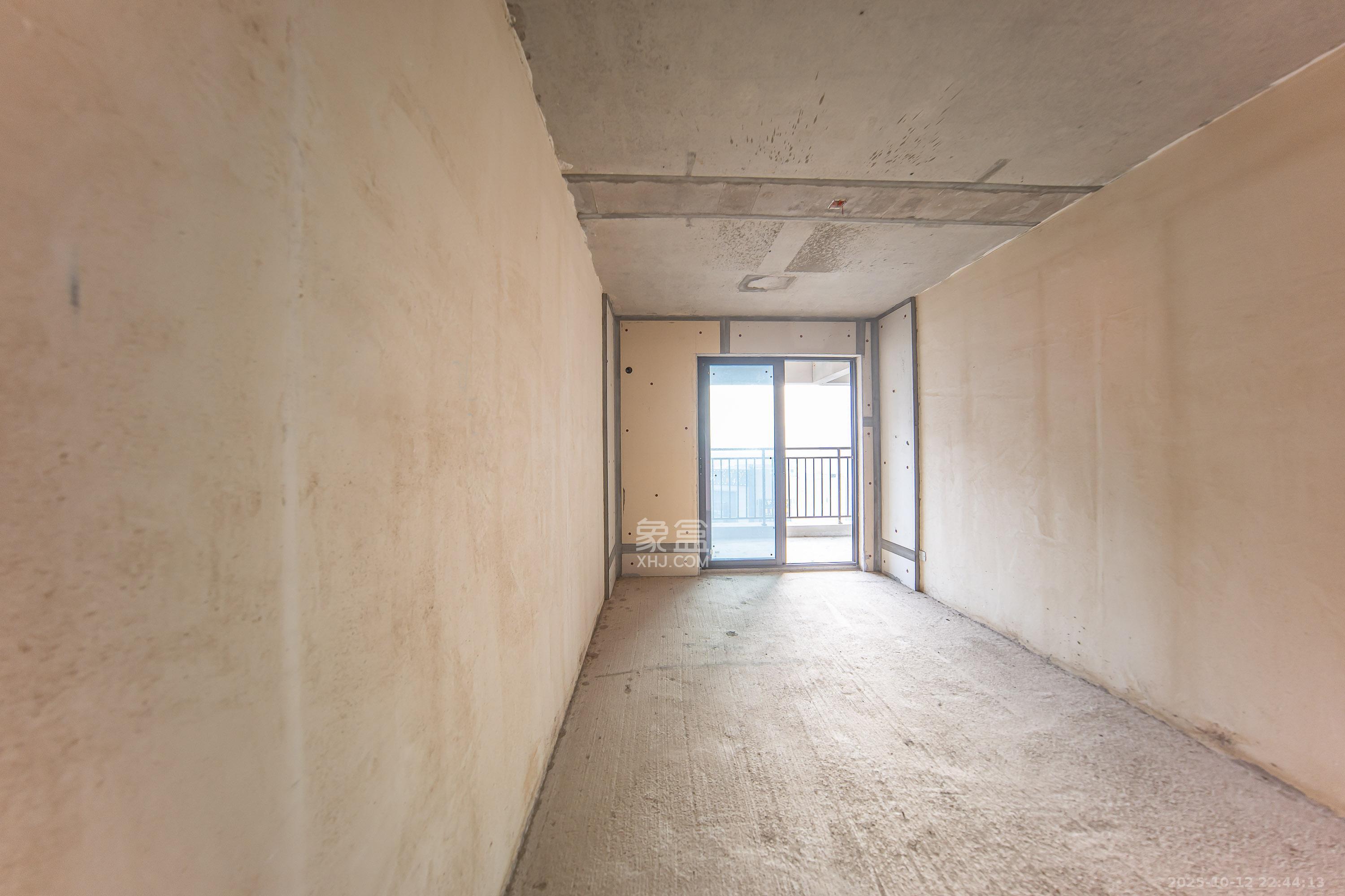 城发恒伟星雅韵(恒伟星辉苑) 4室2厅2卫 170.0万 城发恒伟星雅韵(恒伟星辉苑) 4室2厅2卫 170.0万卧室