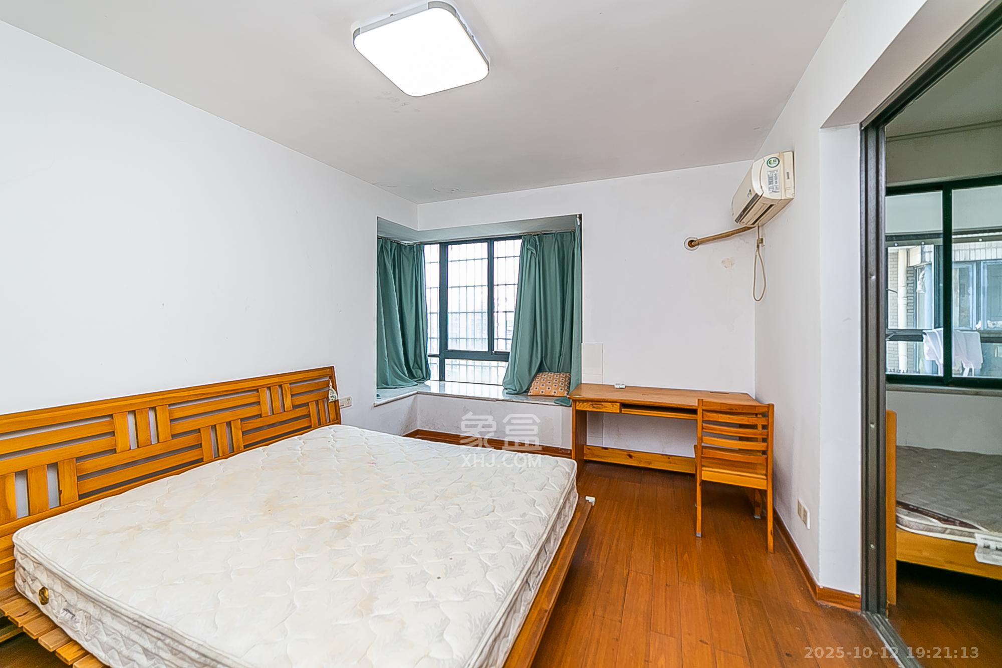 湘水一城(一期)  3室2厅2卫    108.0万卧室