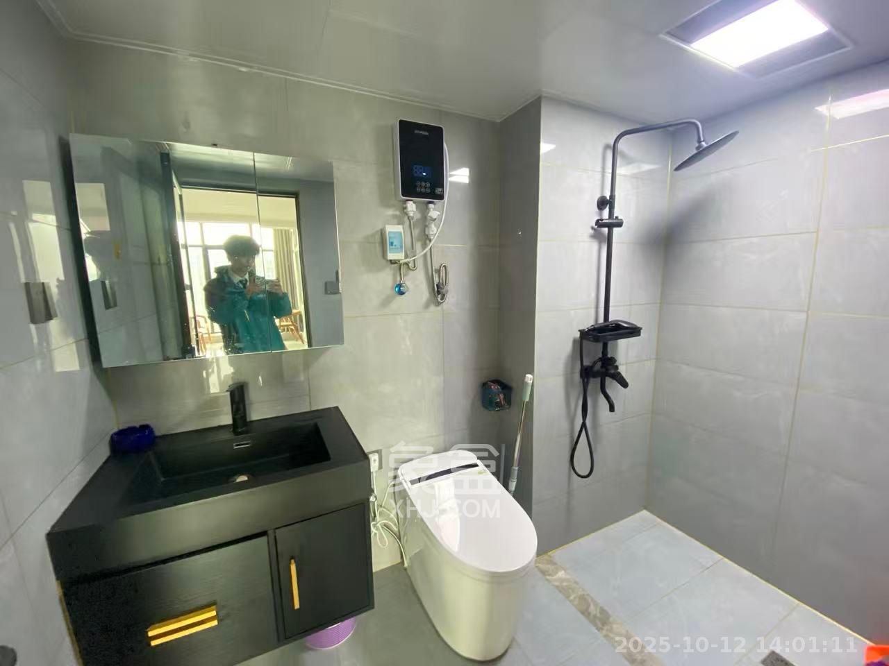 东盈商业广场(华泉城市广场)  2室1厅1卫    2800.0元/月 东盈商业广场(华泉城市广场)  2室1厅1卫    2800.0元/月室内图