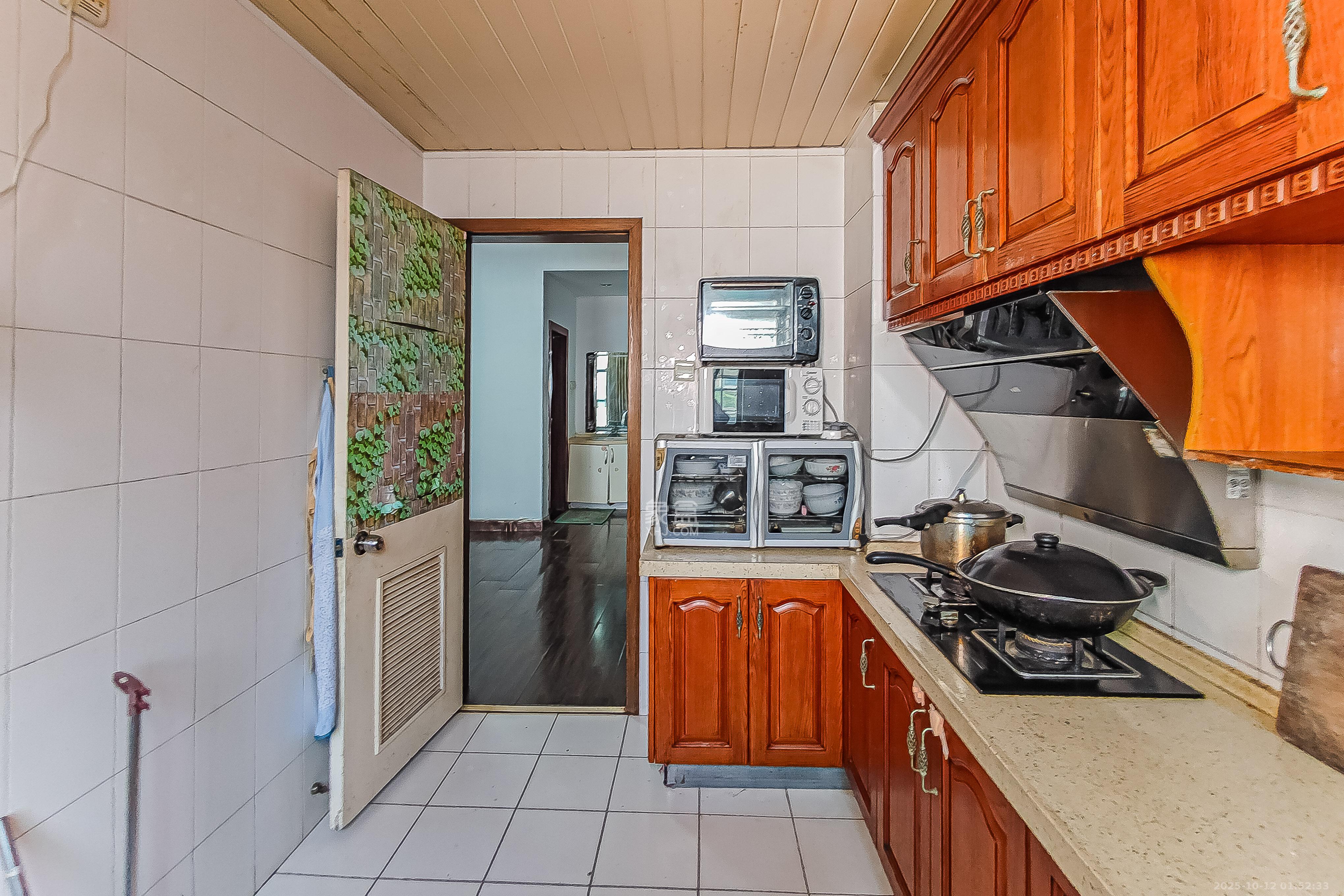 华盛家园  3室2厅1卫    85.0万厨房