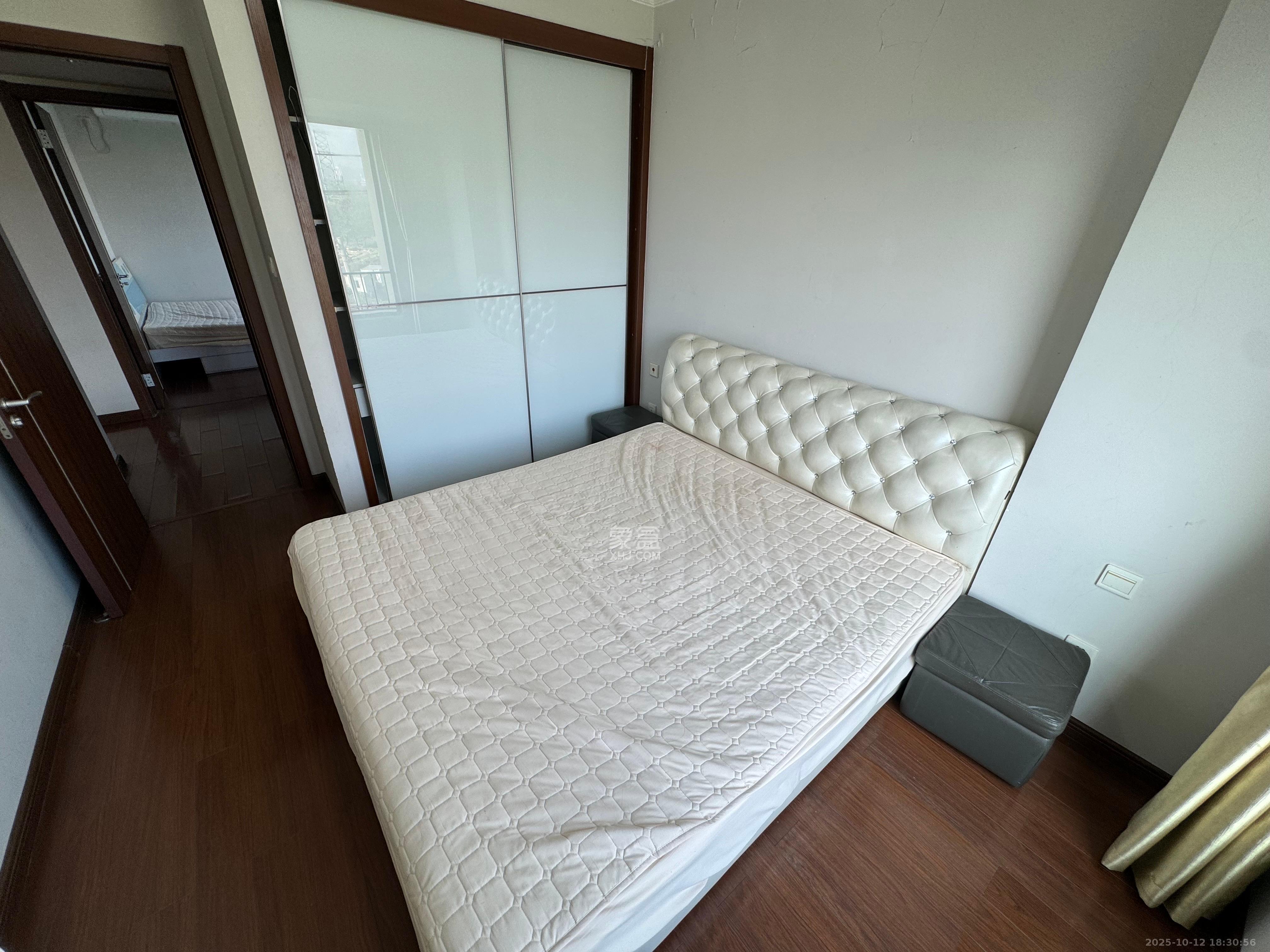 万科城  2室2厅1卫    2200.0元/月室内图