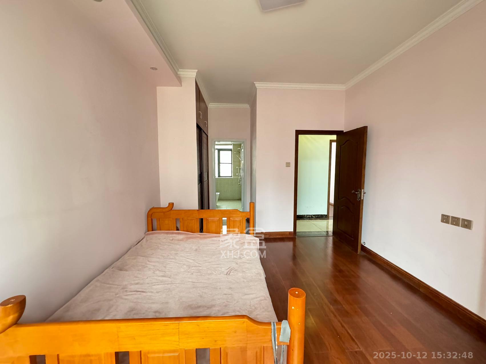 枫华府第  3室2厅2卫    2200.0元/月