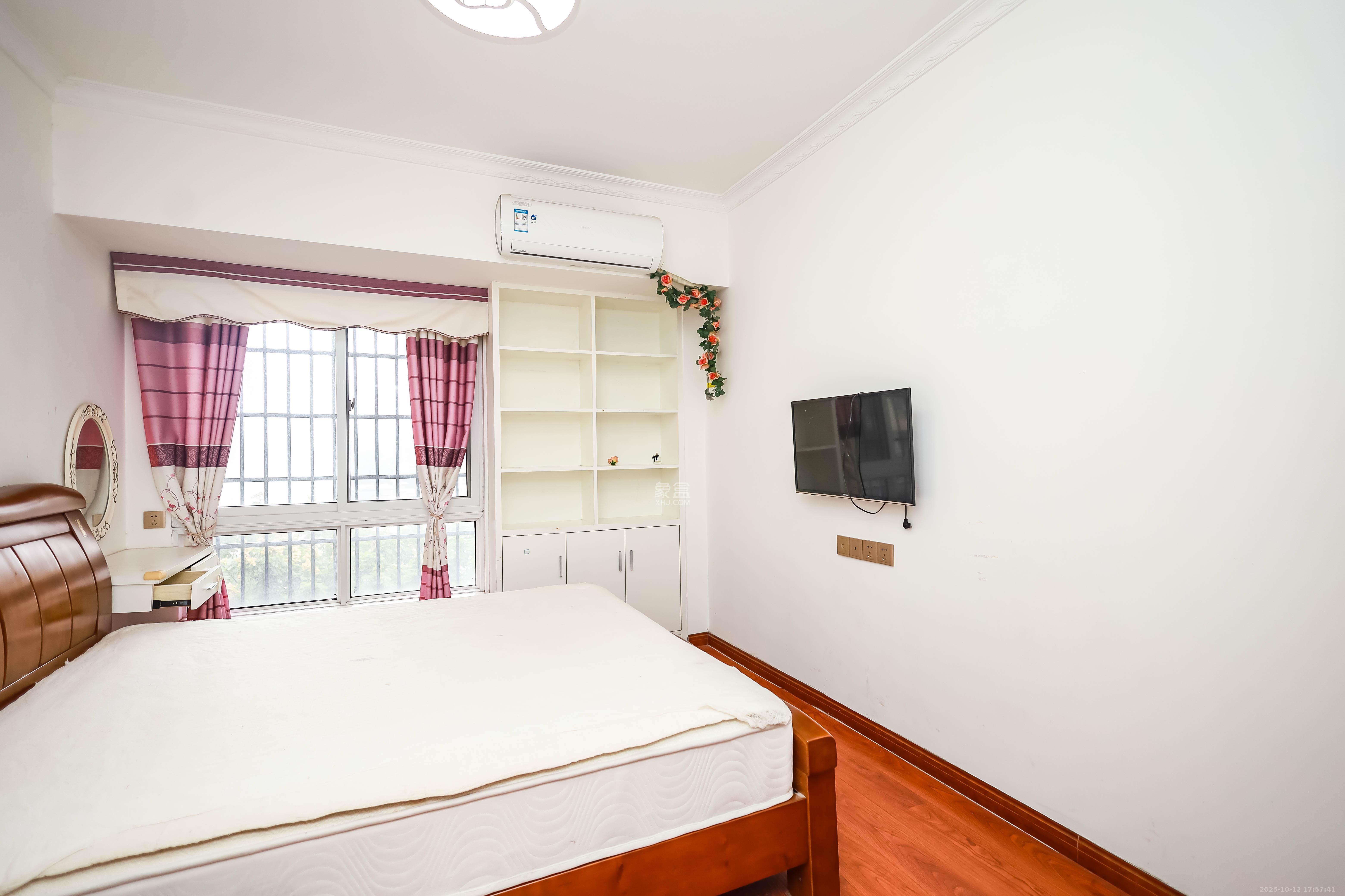 天麓尚层 3室2厅2卫 85.0万 天麓尚层 3室2厅2卫 85.0万卧室