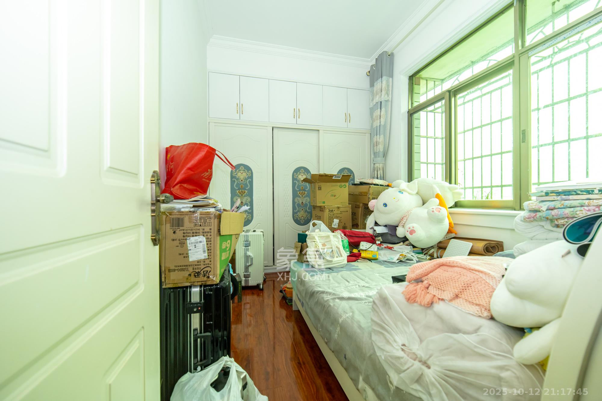 众鑫建材市场（长沙县星沙镇皮具市场）  4室2厅2卫    63.8万卧室