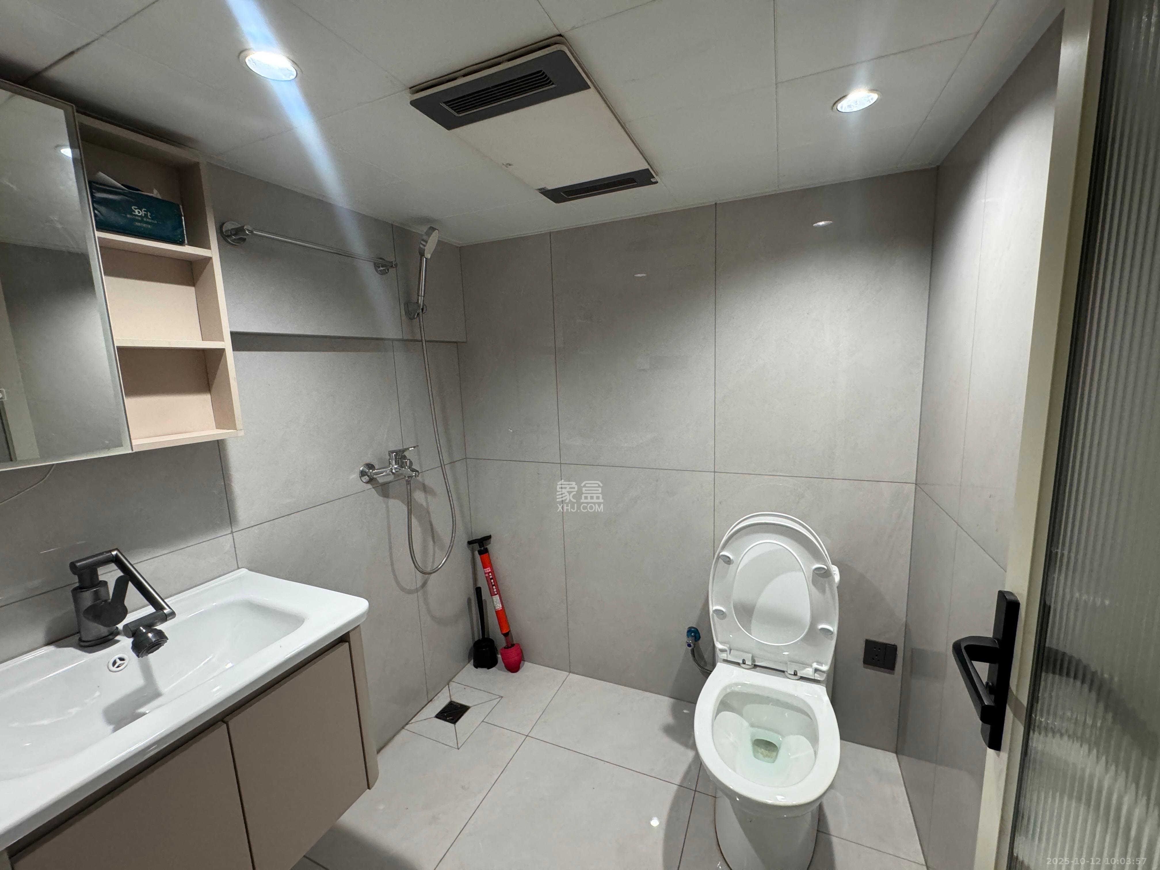 保利中环广场(保利中悦苑) 2室1厅1卫 2600.0元/月 保利中环广场(保利中悦苑) 2室1厅1卫 2600.0元/月室内图