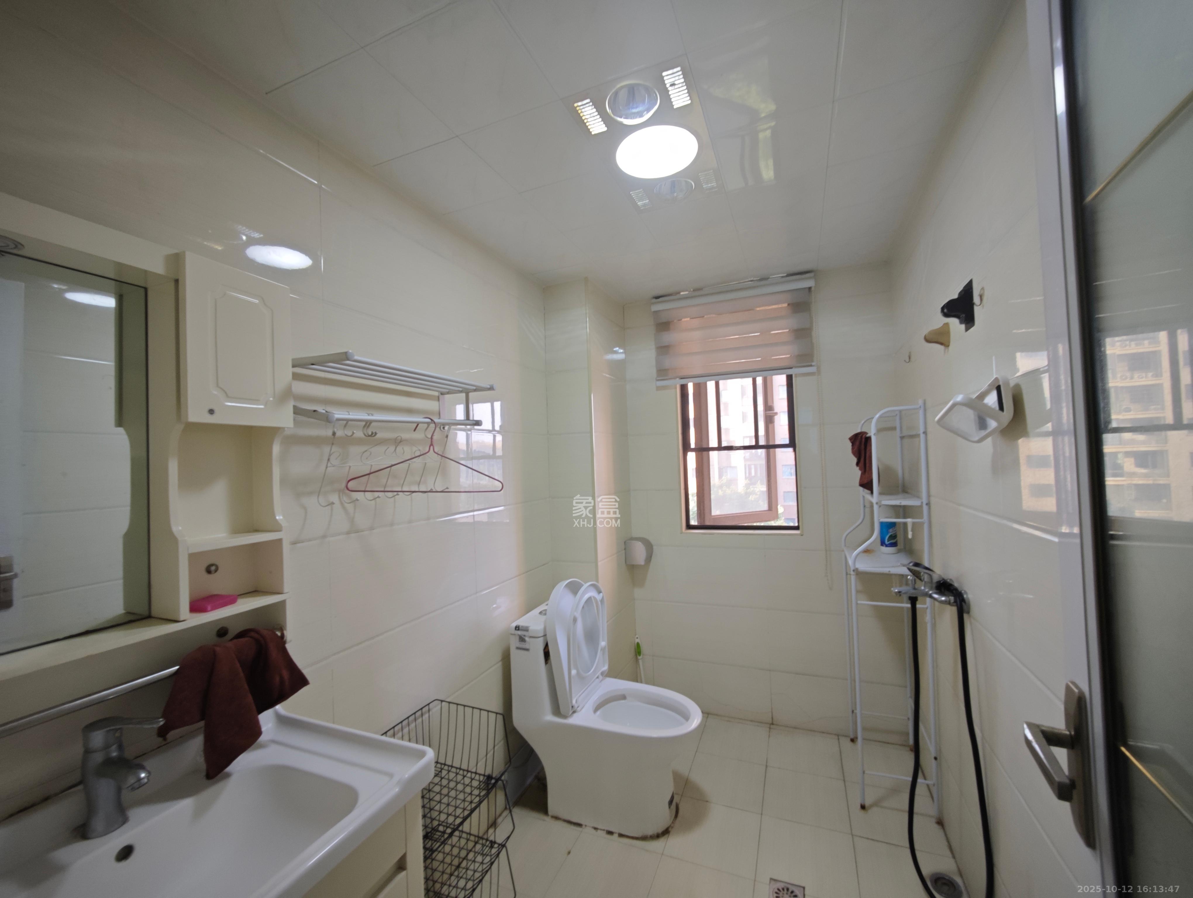 华润置地广场二期  4室2厅2卫    2600.0元/月 华润置地广场二期  4室2厅2卫    2600.0元/月室内图