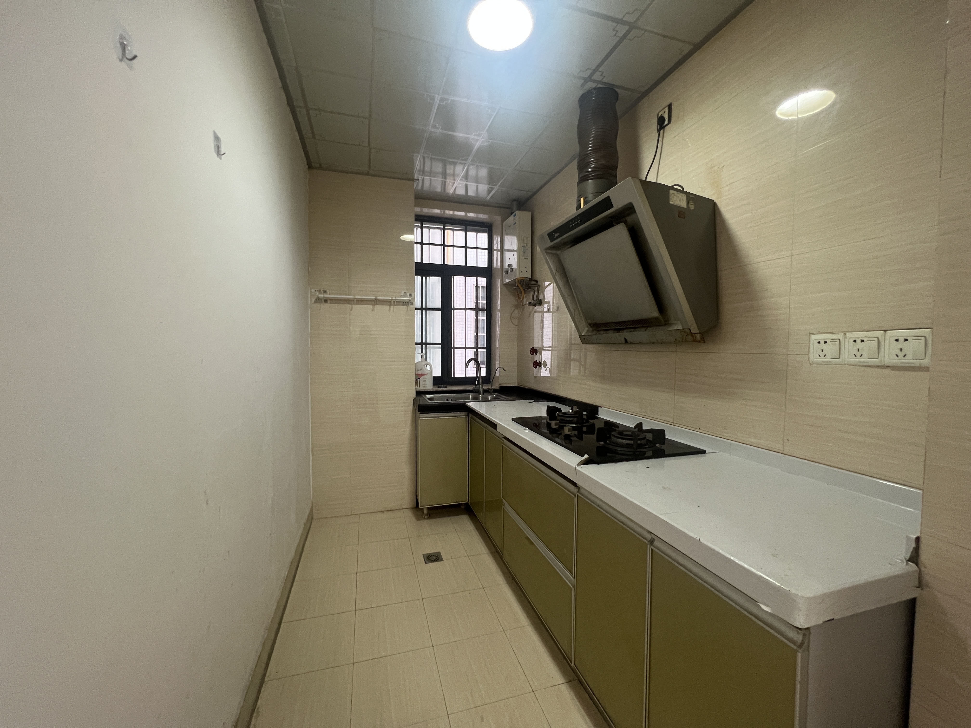 逸臣广场 1室0厅0卫 1600.0元/月 逸臣广场 1室0厅0卫 1600.0元/月室内图