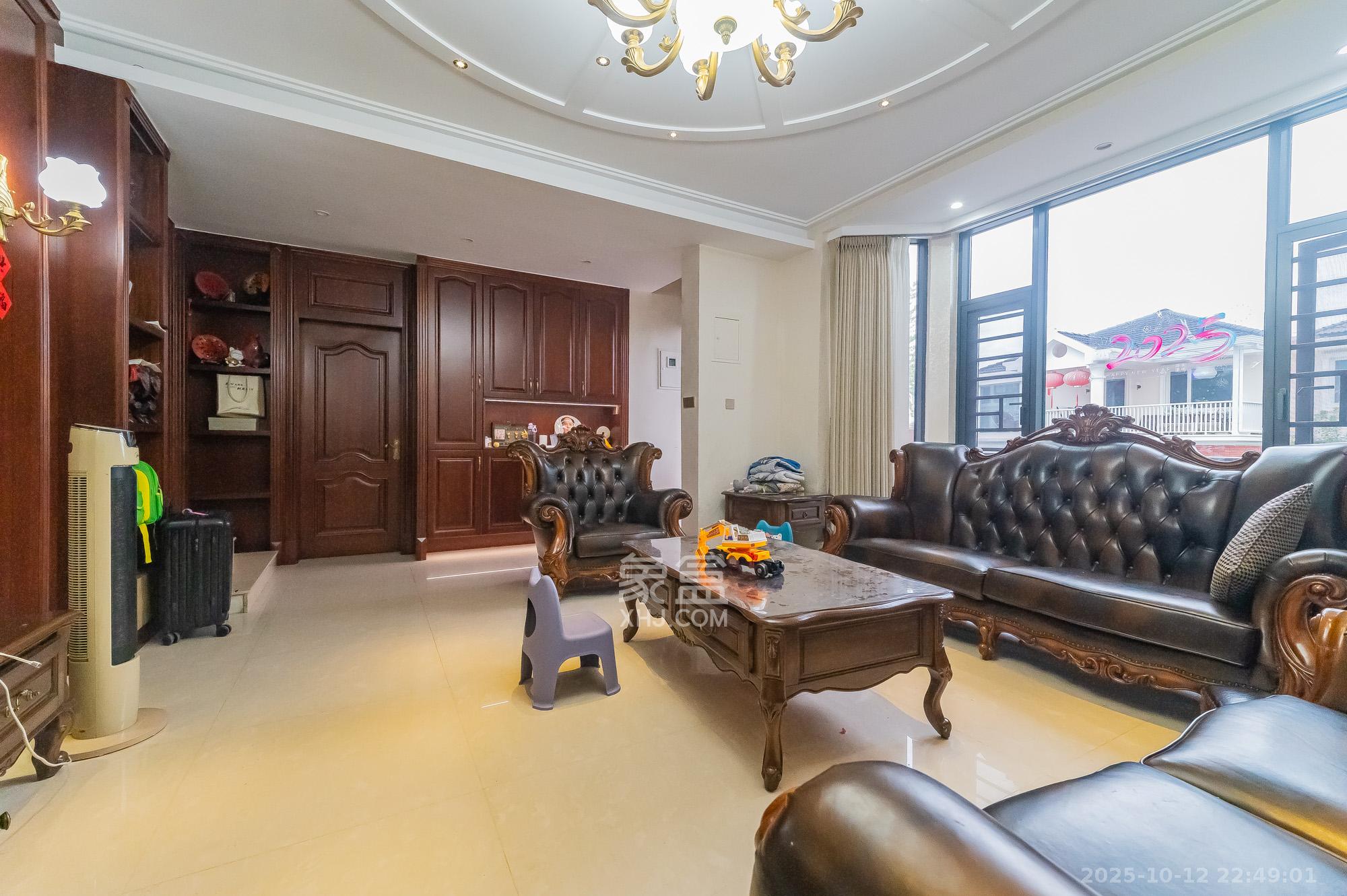 山水芙蓉国际新城  5室2厅2卫    490.0万 山水芙蓉国际新城  5室2厅2卫    490.0万