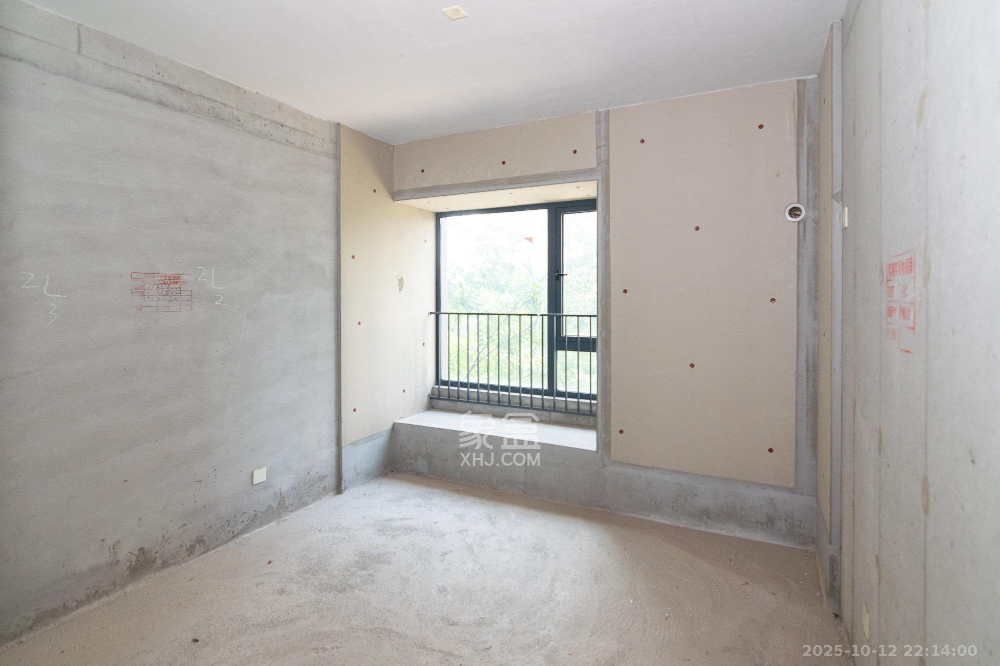 中粮鸿云  3室2厅2卫    86.0万卧室