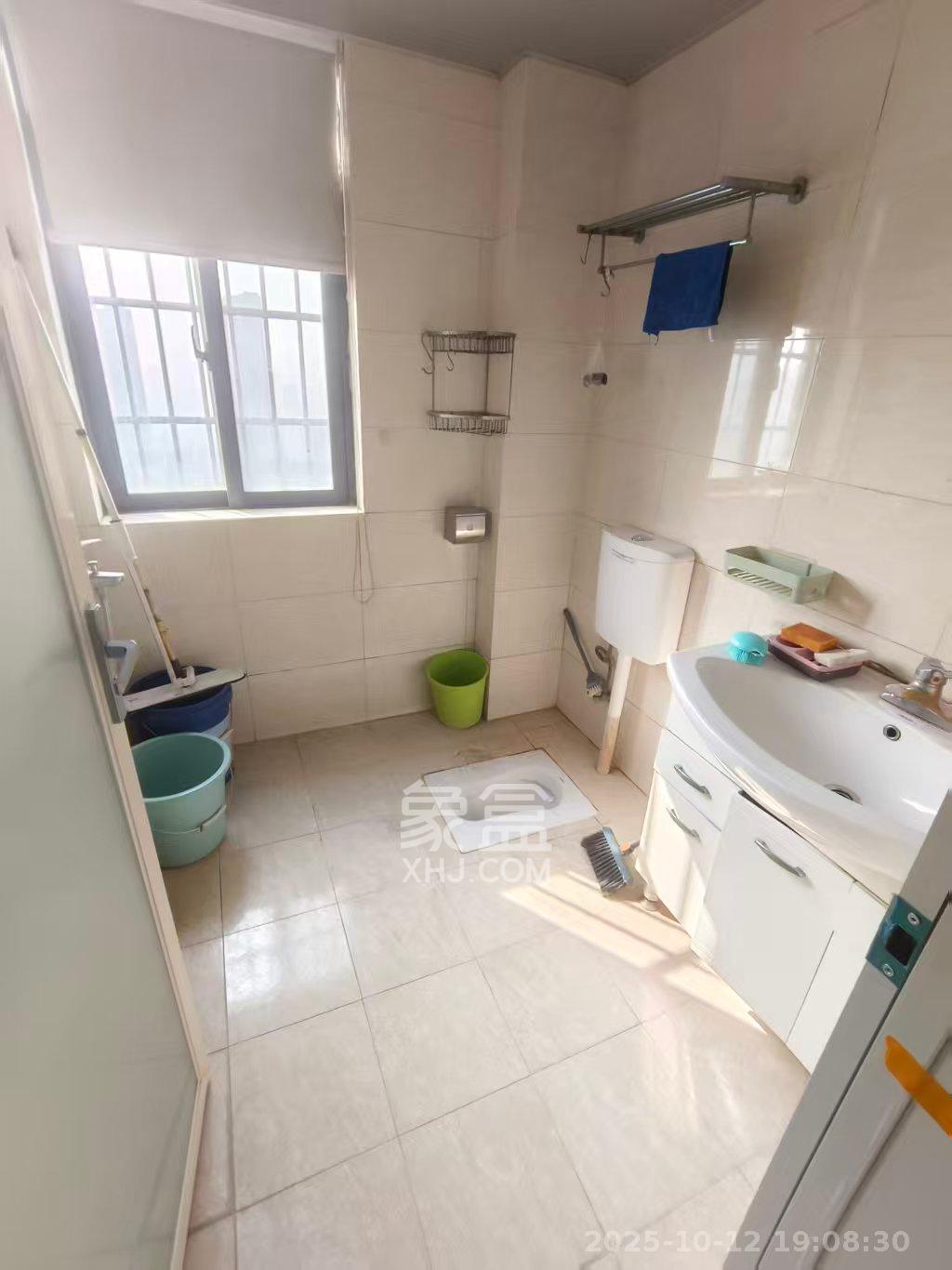 三万英尺  4室2厅1卫    3800.0元/月室内图