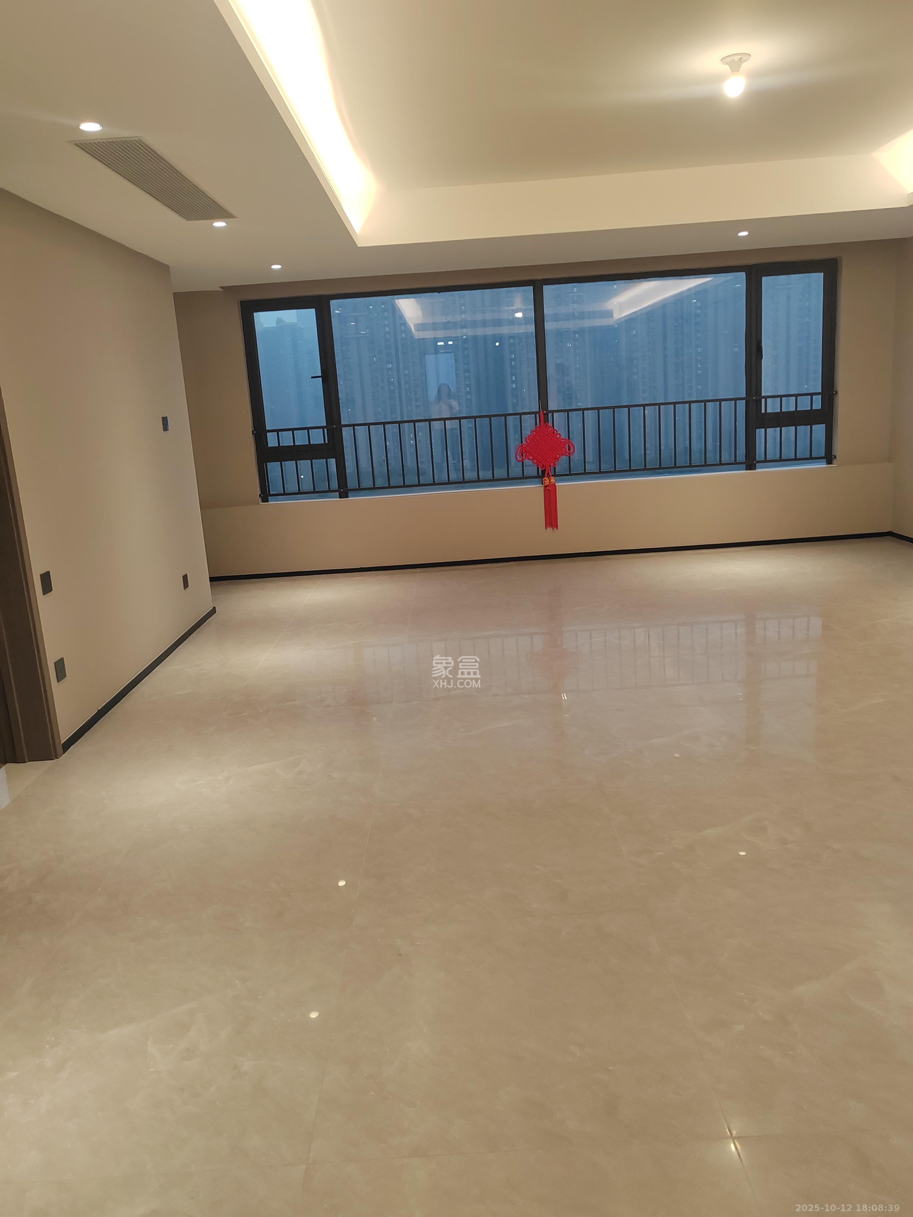 万科松湖天地  4室2厅2卫    5000.0元/月室内图