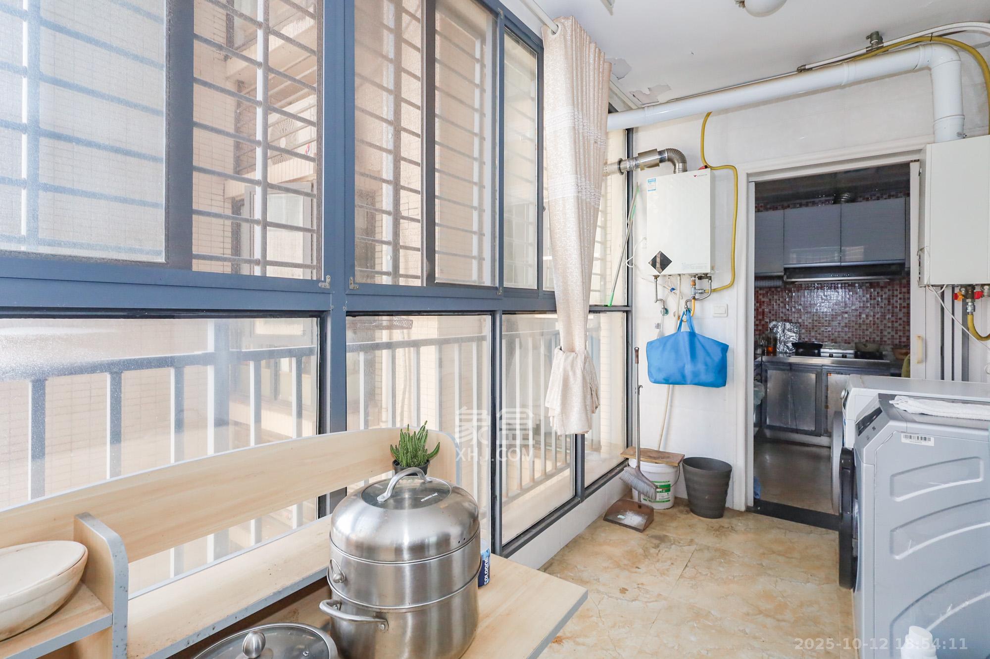 钰龙天下一期  4室2厅2卫    268.0万阳台