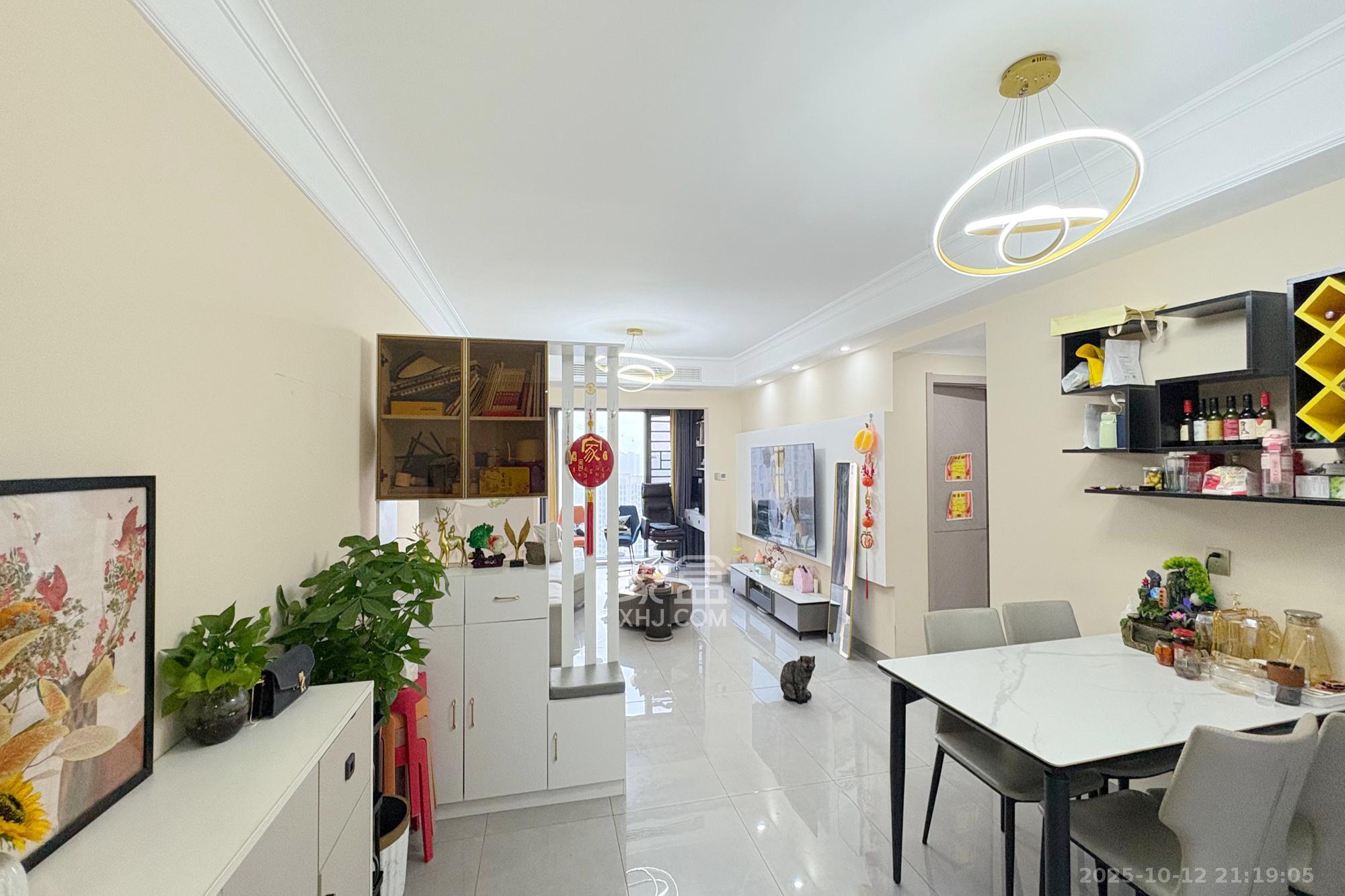 尚东金河湾  3室2厅2卫    120.0万 尚东金河湾  3室2厅2卫    120.0万客厅