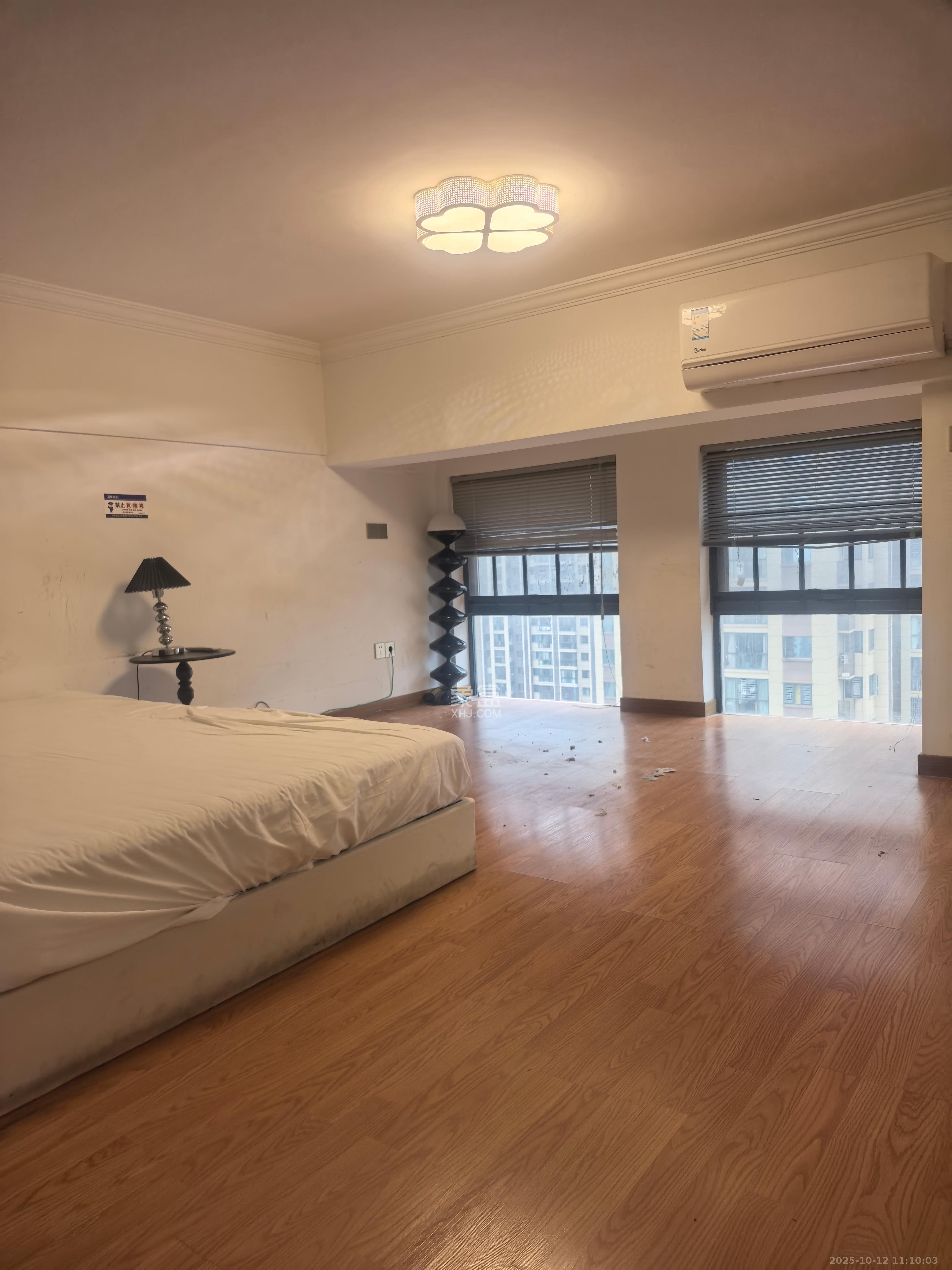 华润置地广场二期  1室1厅1卫    1500.0元/月室内图