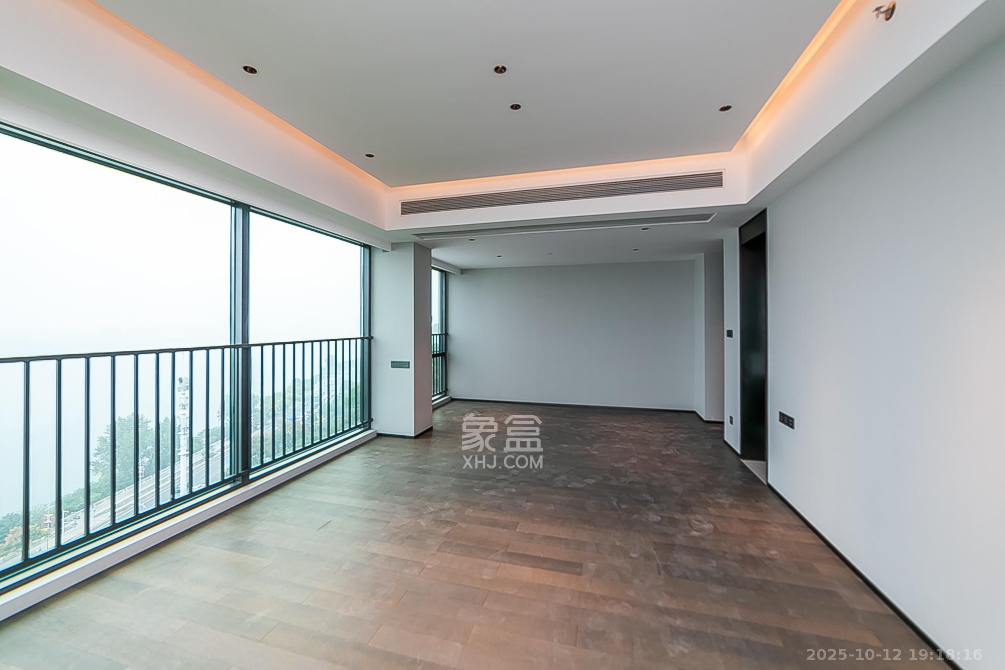 中海阅湘台 6室2厅3卫 1280.0万 中海阅湘台 6室2厅3卫 1280.0万卧室