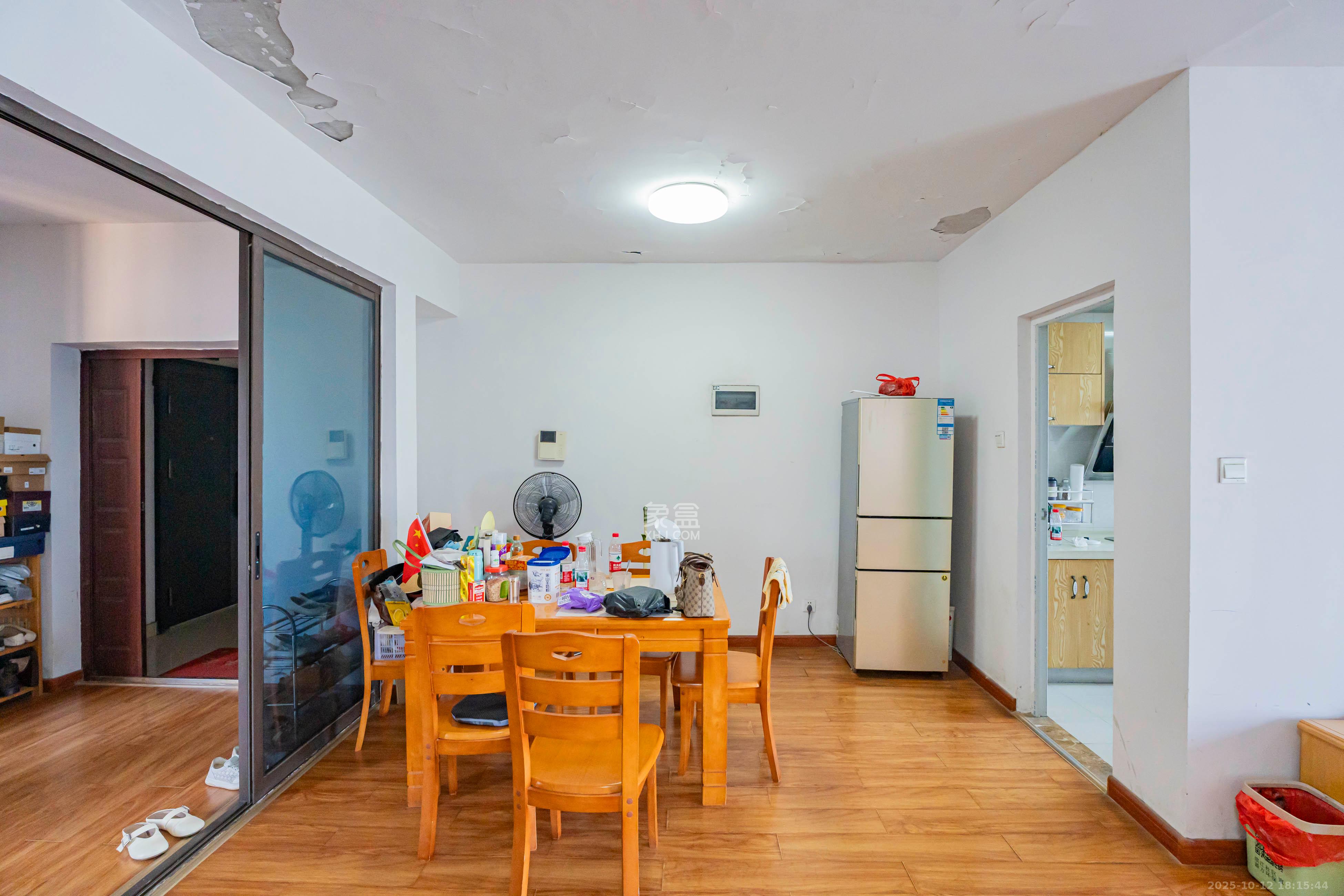 海洋半岛(月珑湾) 3室2厅2卫 138.0万 海洋半岛(月珑湾) 3室2厅2卫 138.0万客厅