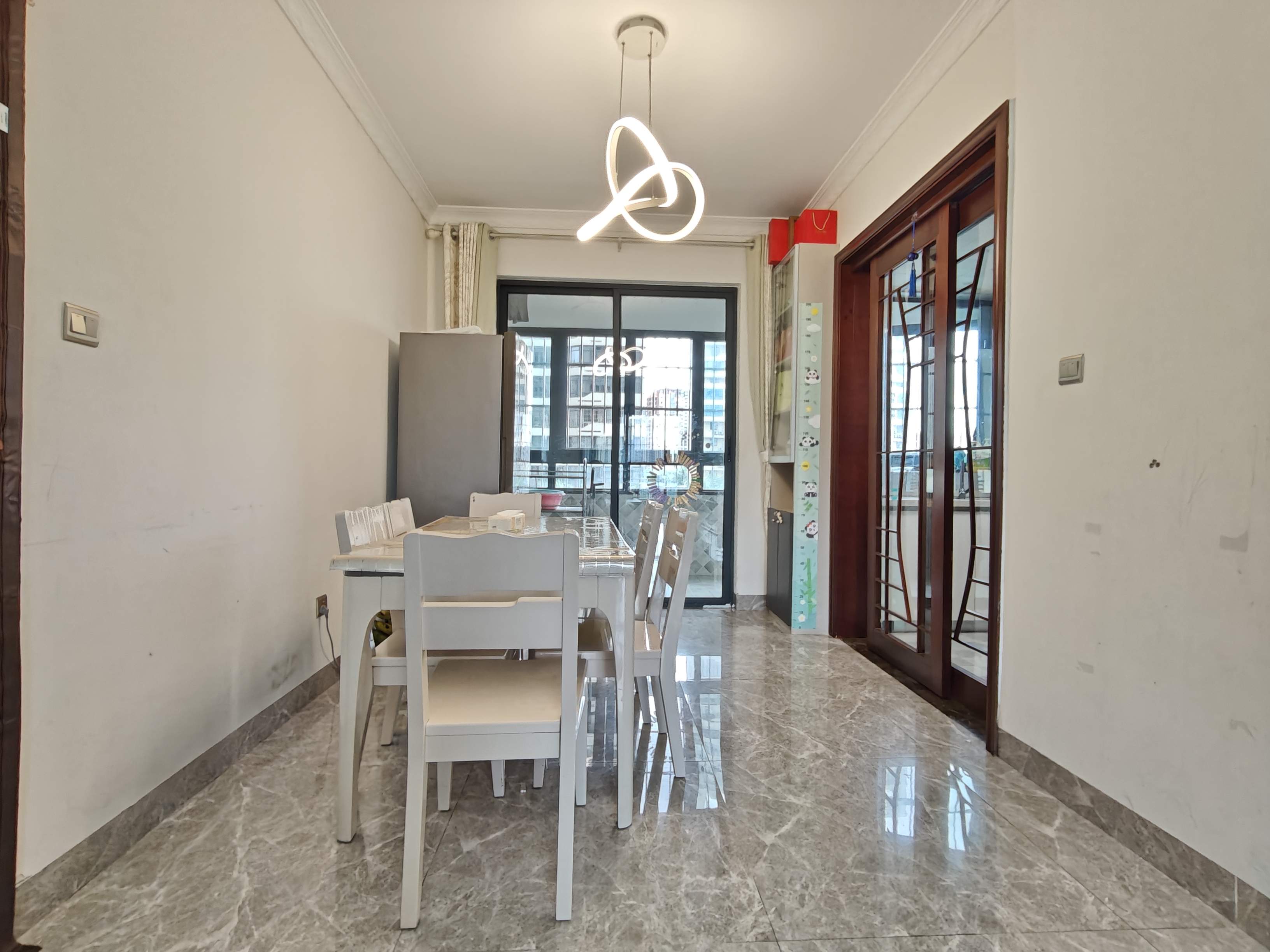 新城吾悦广场 3室2厅2卫 175.0万 新城吾悦广场 3室2厅2卫 175.0万客厅