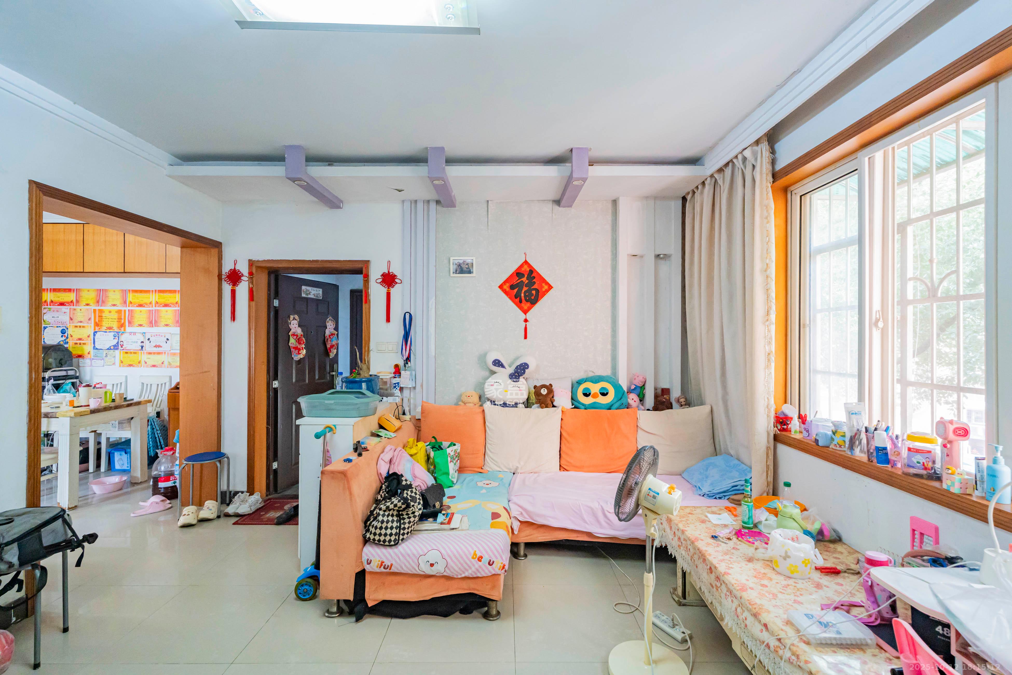 金地园  2室2厅1卫    42.8万 金地园  2室2厅1卫    42.8万客厅