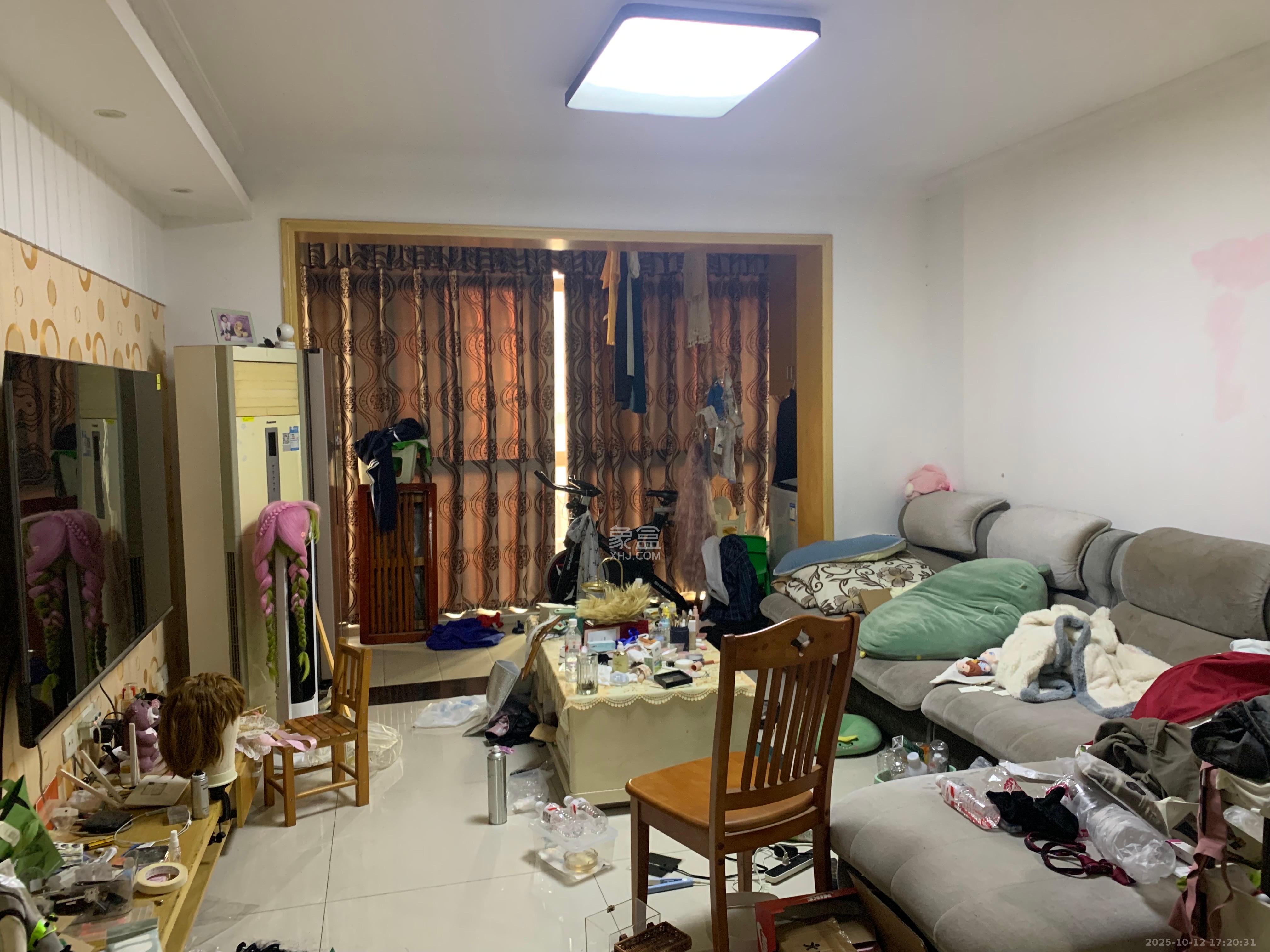 鄱阳小区 3室2厅1卫 1300.0元/月 鄱阳小区 3室2厅1卫 1300.0元/月室内图