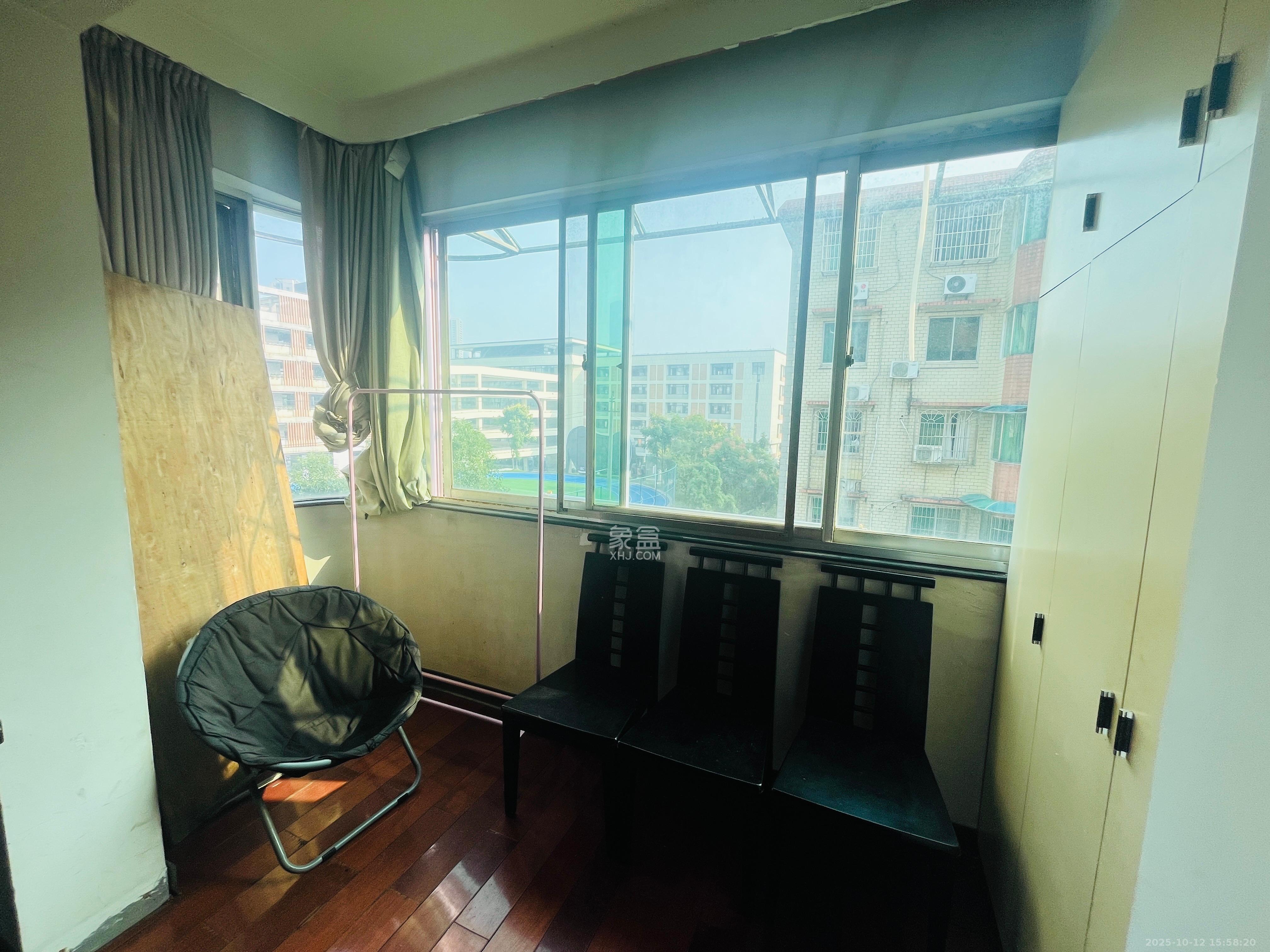 石岭小区A区  3室2厅2卫    2600.0元/月 石岭小区A区  3室2厅2卫    2600.0元/月室内图