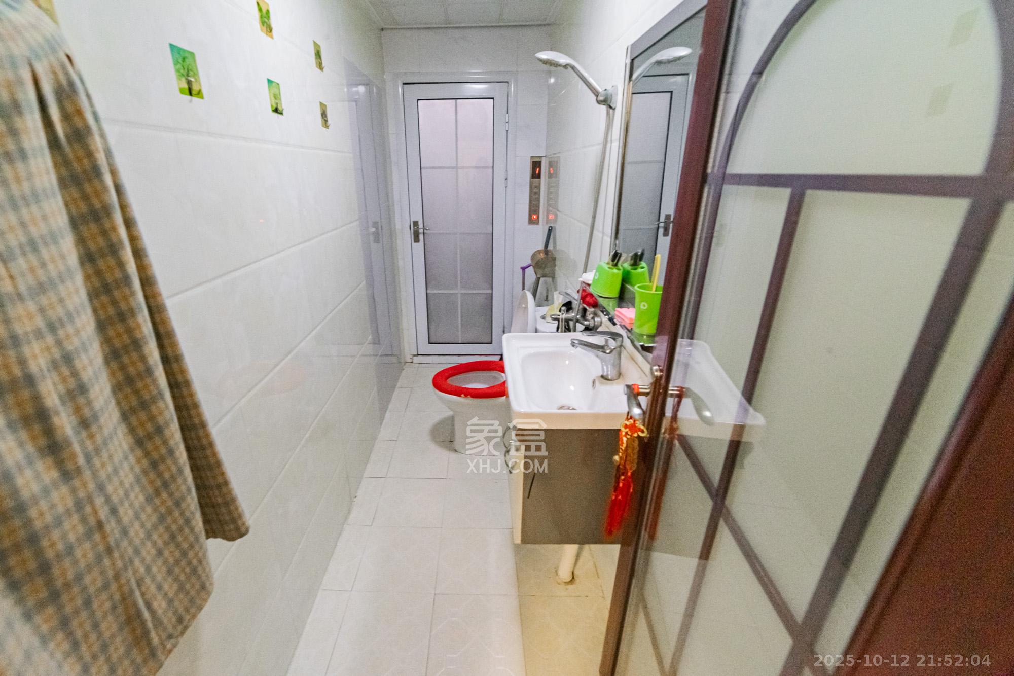 长泰豪园 7室2厅4卫 580.0万 长泰豪园 7室2厅4卫 580.0万卫生间