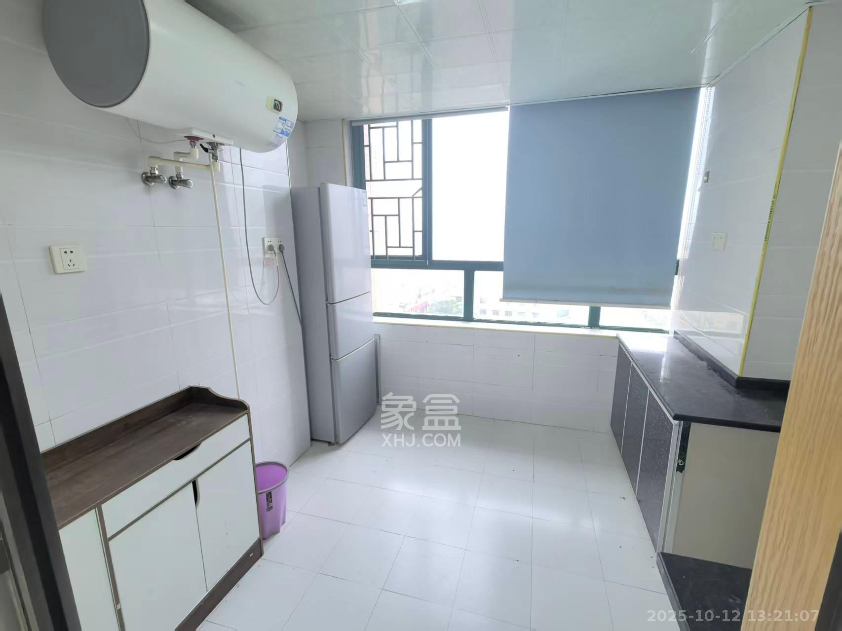 湘峰广场 2室1厅1卫 1200.0元/月 湘峰广场 2室1厅1卫 1200.0元/月室内图