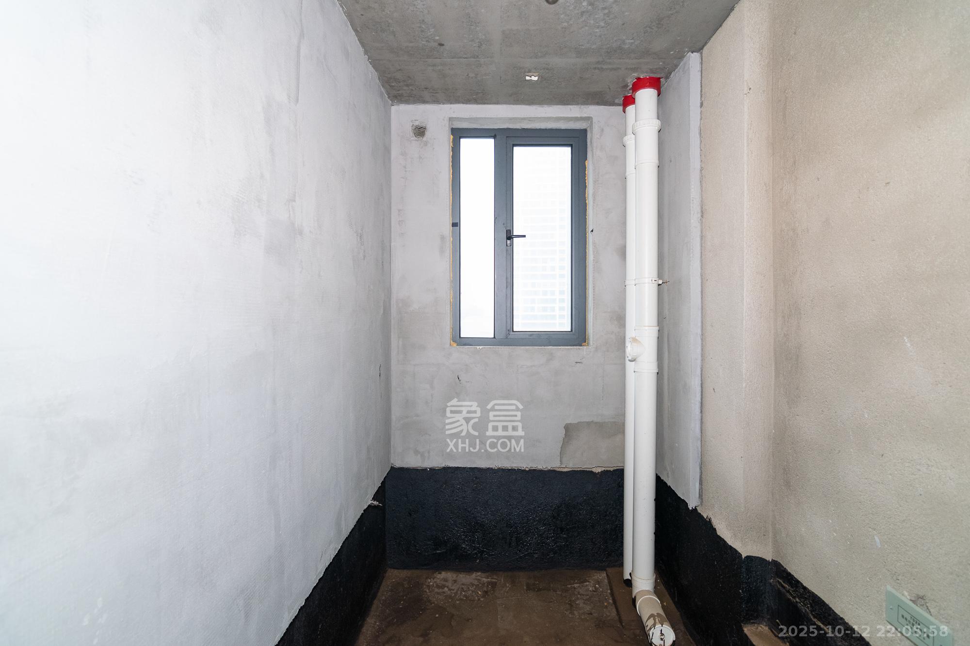 澳海澜庭  3室2厅2卫    65.0万卫生间