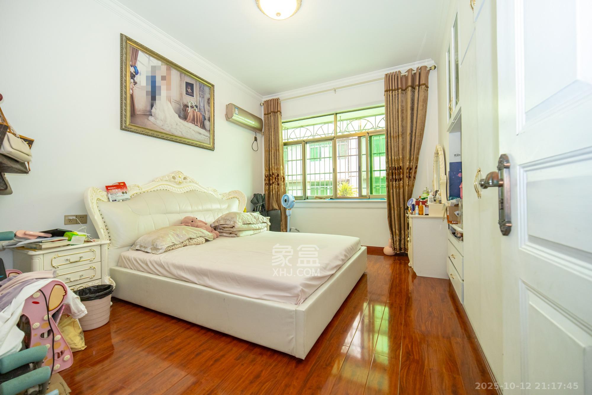 众鑫建材市场（长沙县星沙镇皮具市场）  4室2厅2卫    63.8万卧室