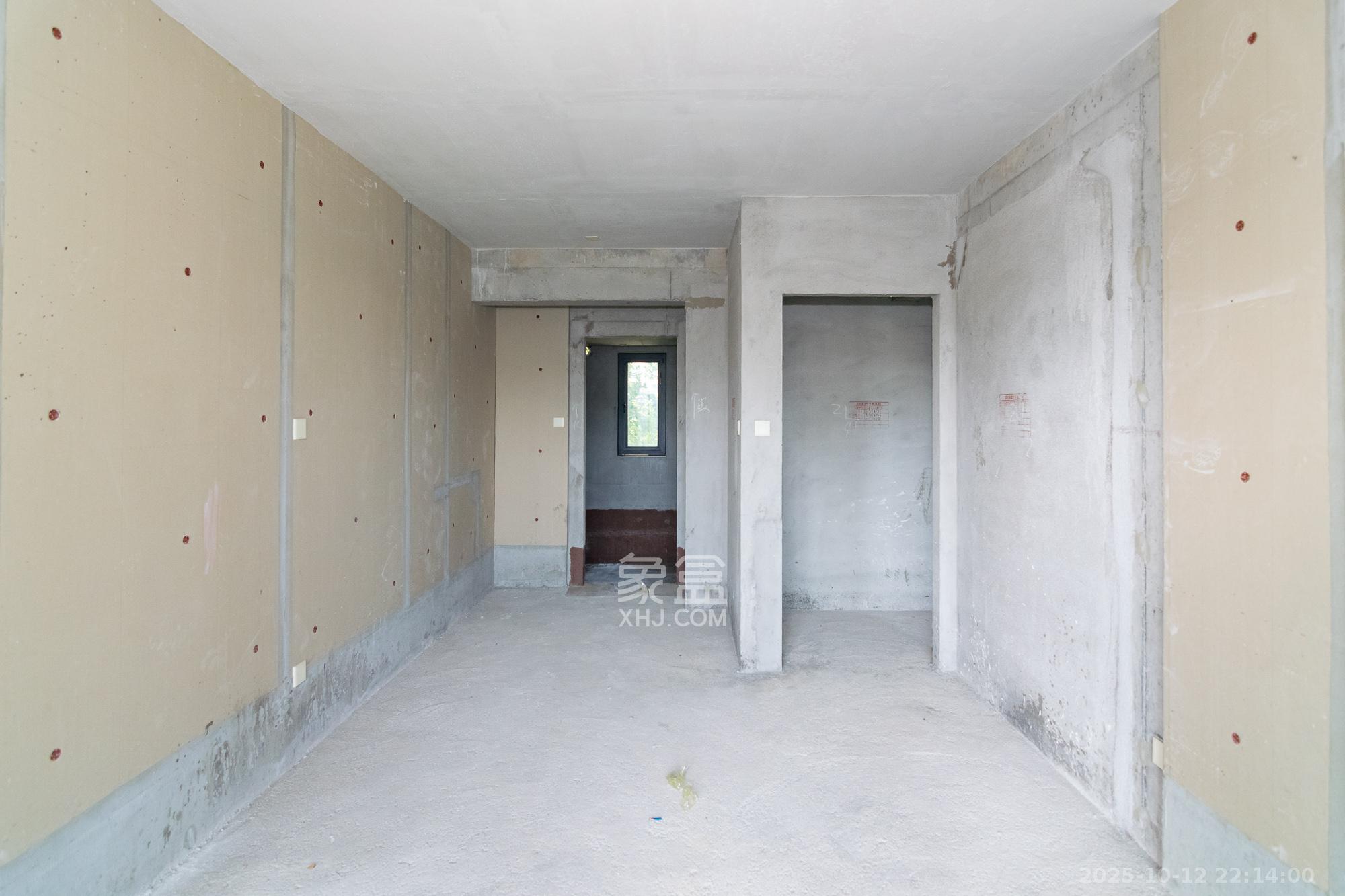 中粮鸿云  3室2厅2卫    86.0万卧室