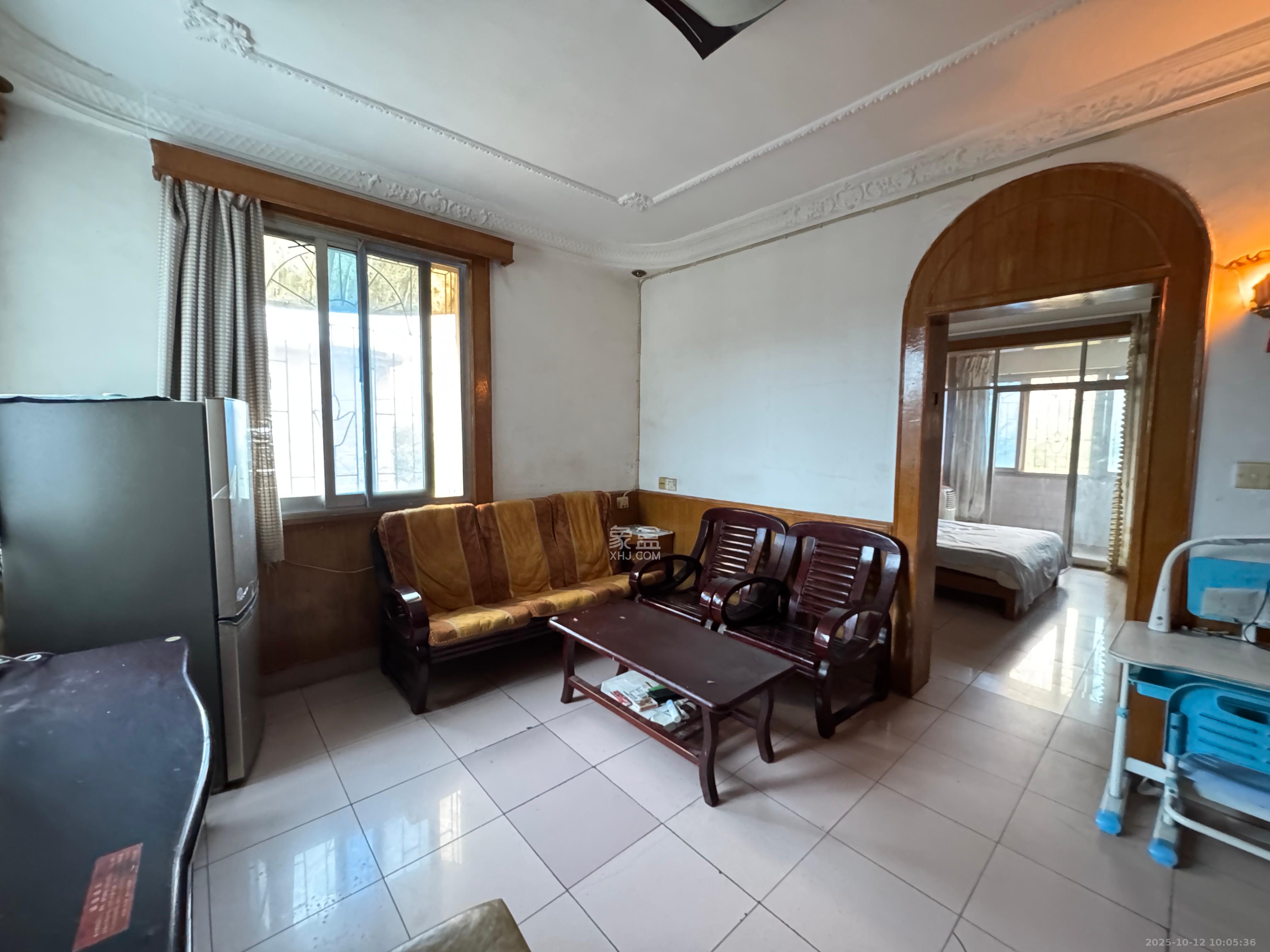 火把山小区  2室1厅0卫    1200.0元/月室内图1