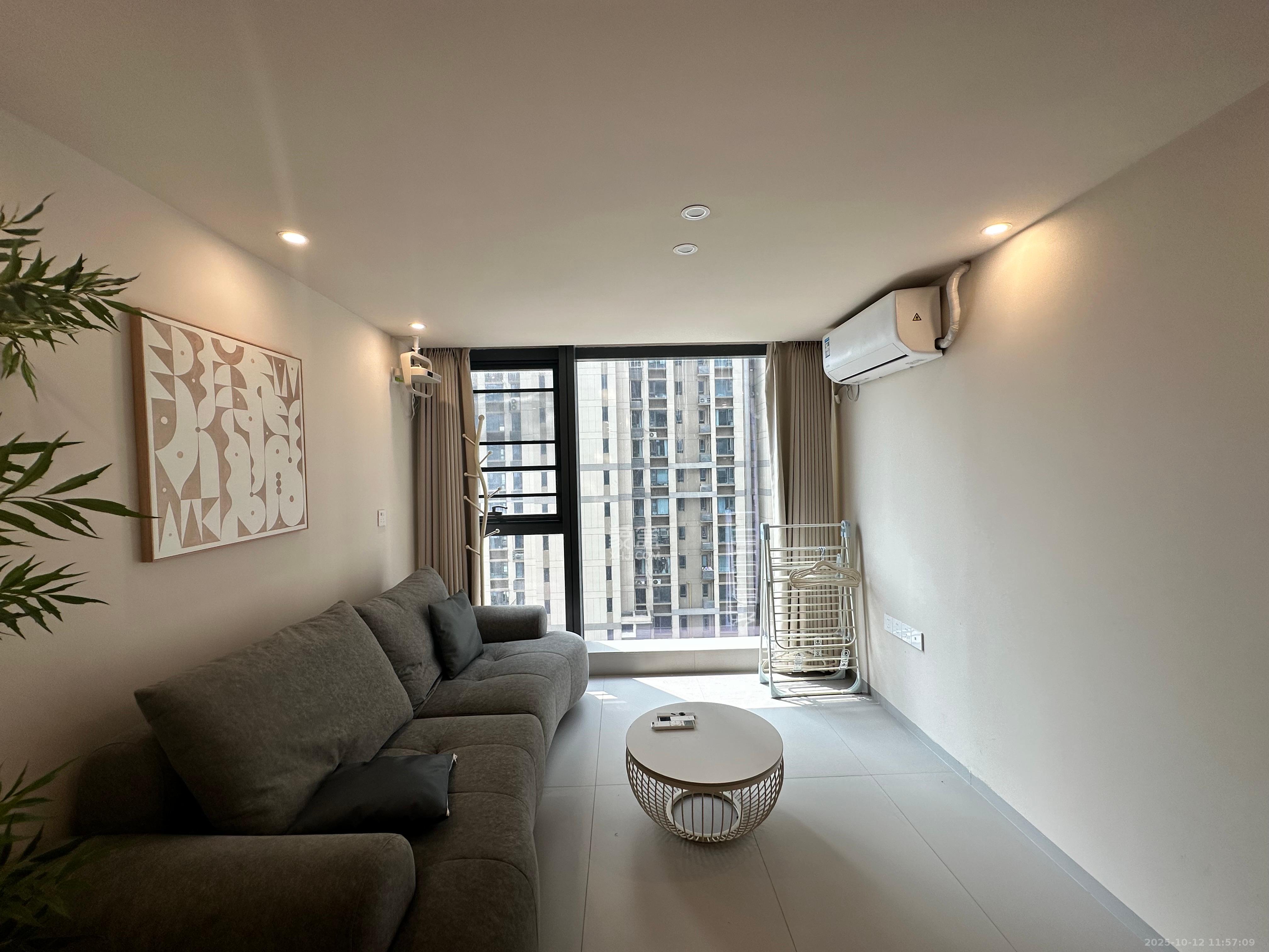 卓越中寰  2室1厅1卫    3200.0元/月 卓越中寰  2室1厅1卫    3200.0元/月室内图