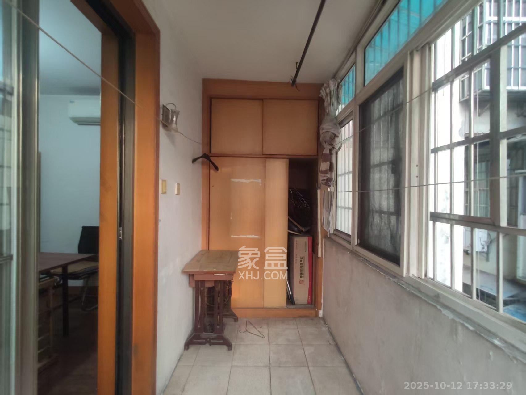 市直属机关宿舍 3室2厅1卫 1500.0元/月 市直属机关宿舍 3室2厅1卫 1500.0元/月室内图