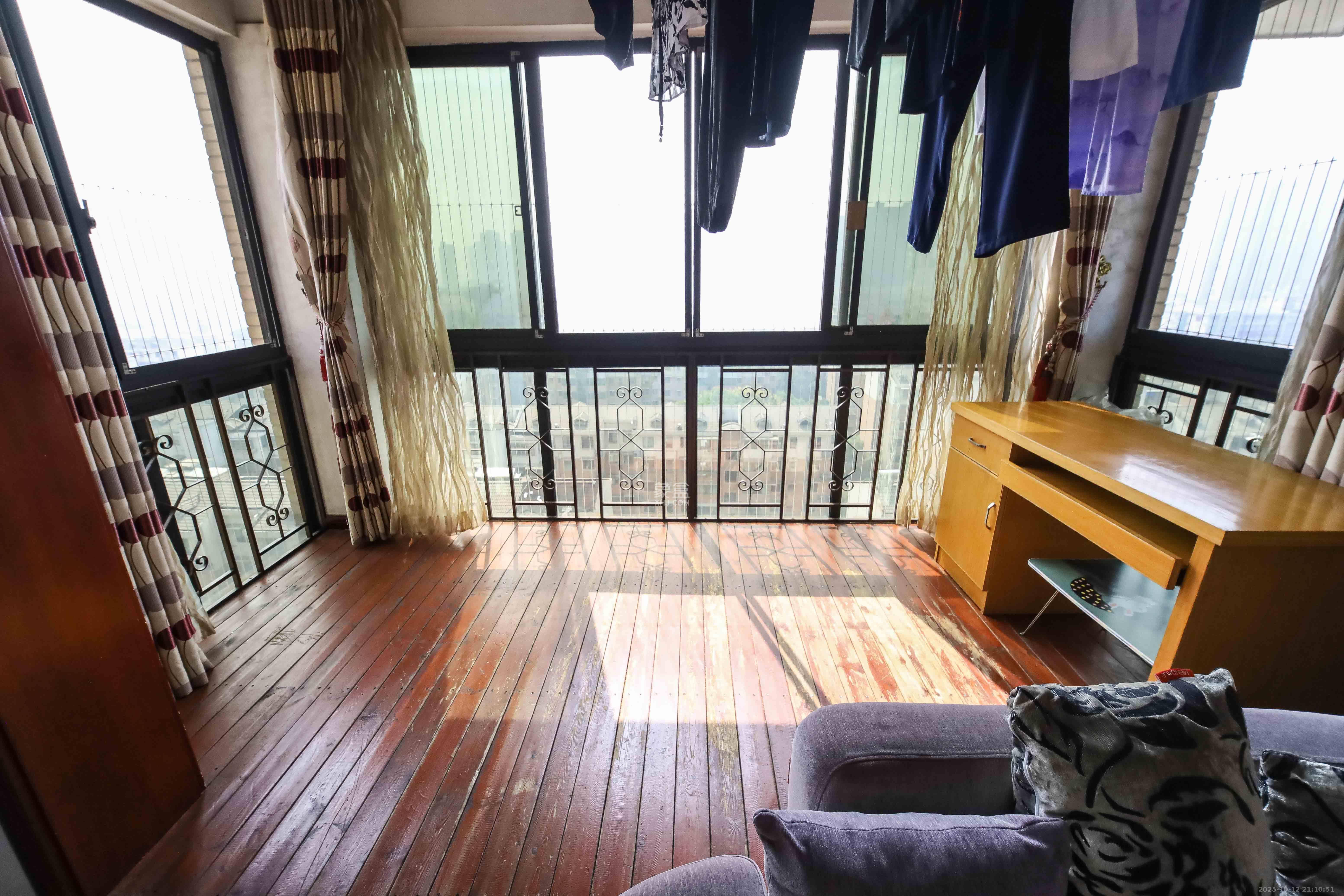 长房白沙湾  1室2厅2卫    83.8万阳台