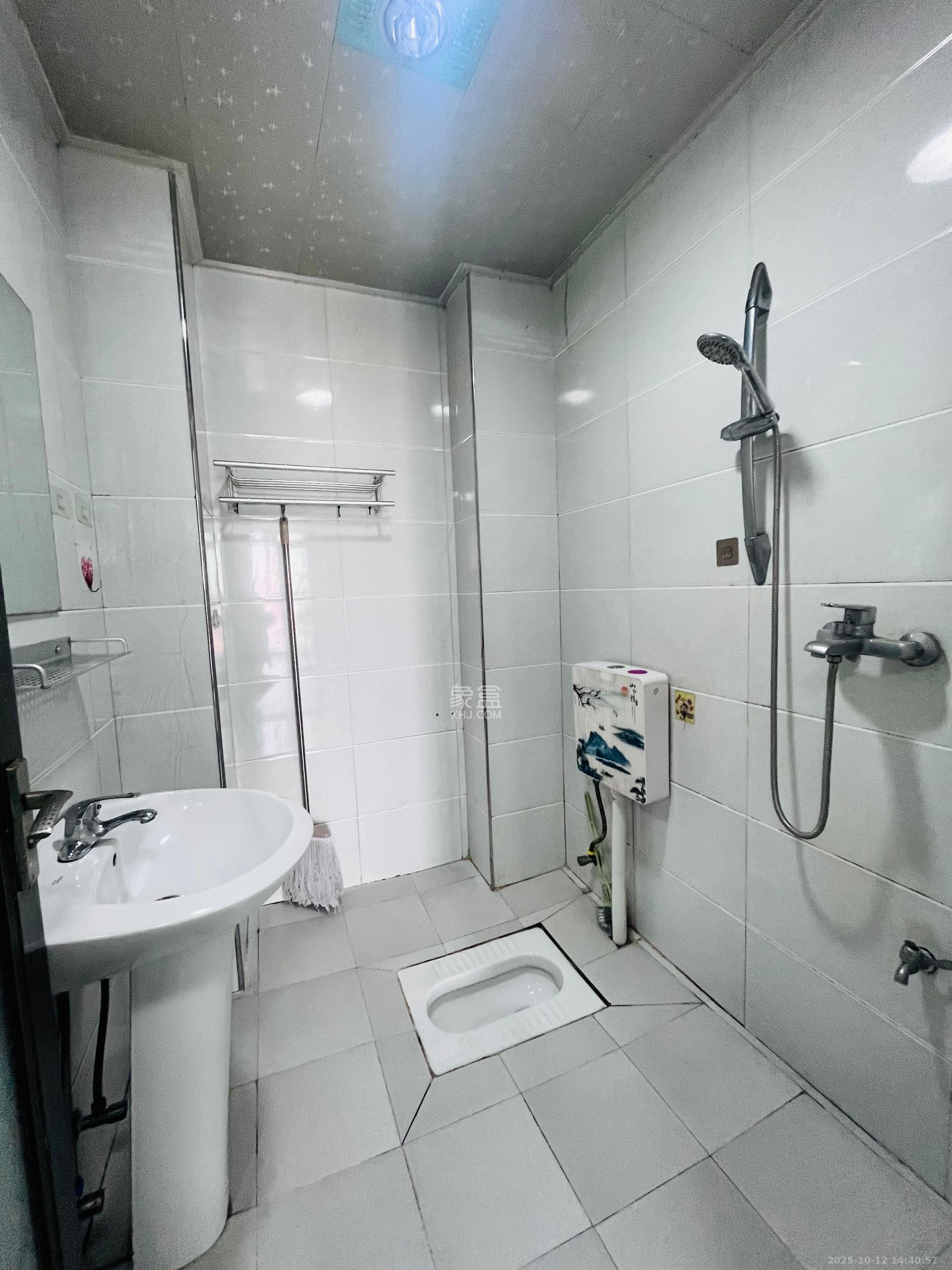 地华梅溪湖畔  1室1厅1卫    1600.0元/月室内图