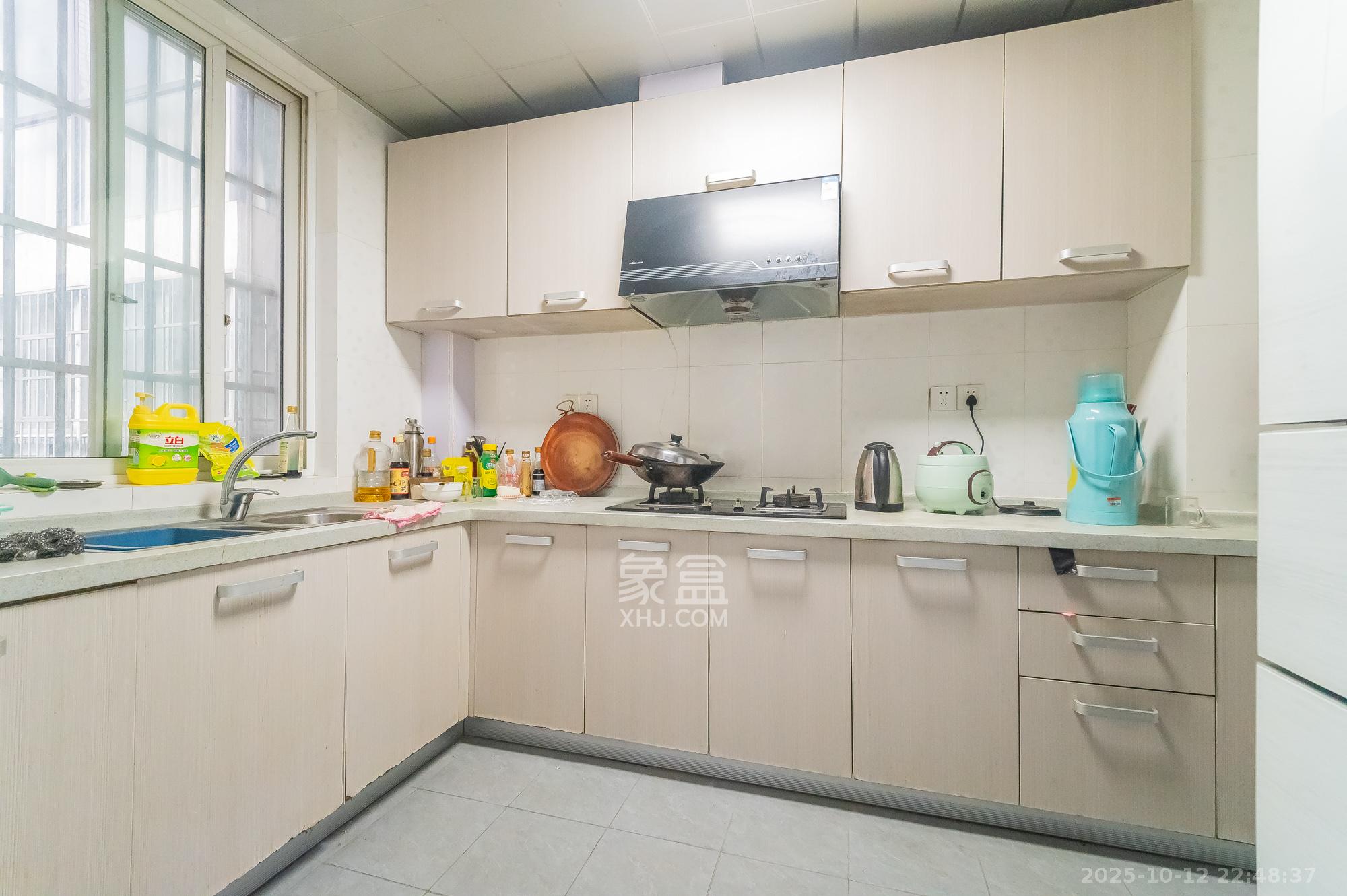 知微园  2室2厅1卫    35.0万 知微园  2室2厅1卫    35.0万厨房