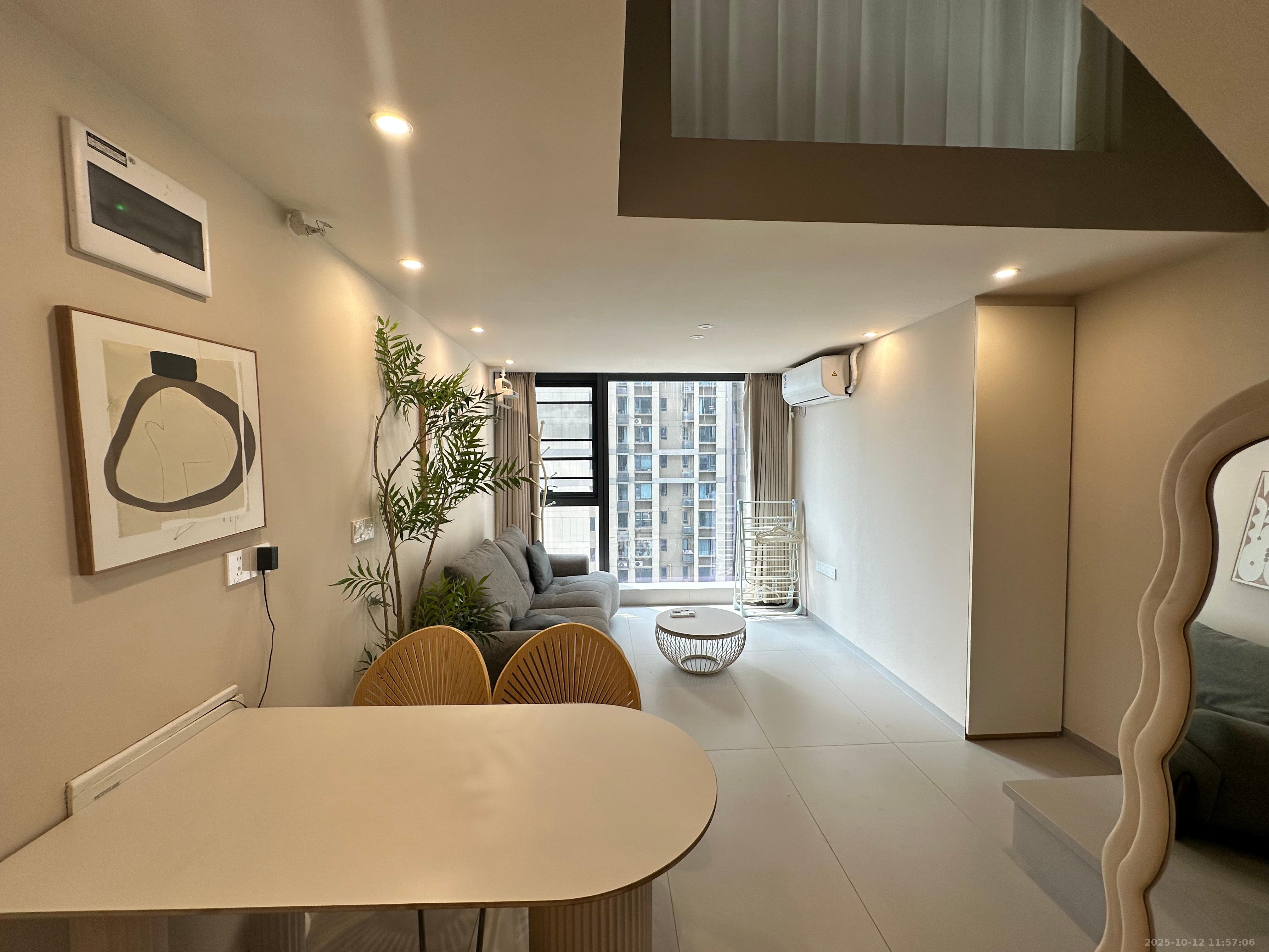 卓越中寰  2室1厅1卫    3200.0元/月 卓越中寰  2室1厅1卫    3200.0元/月室内图1