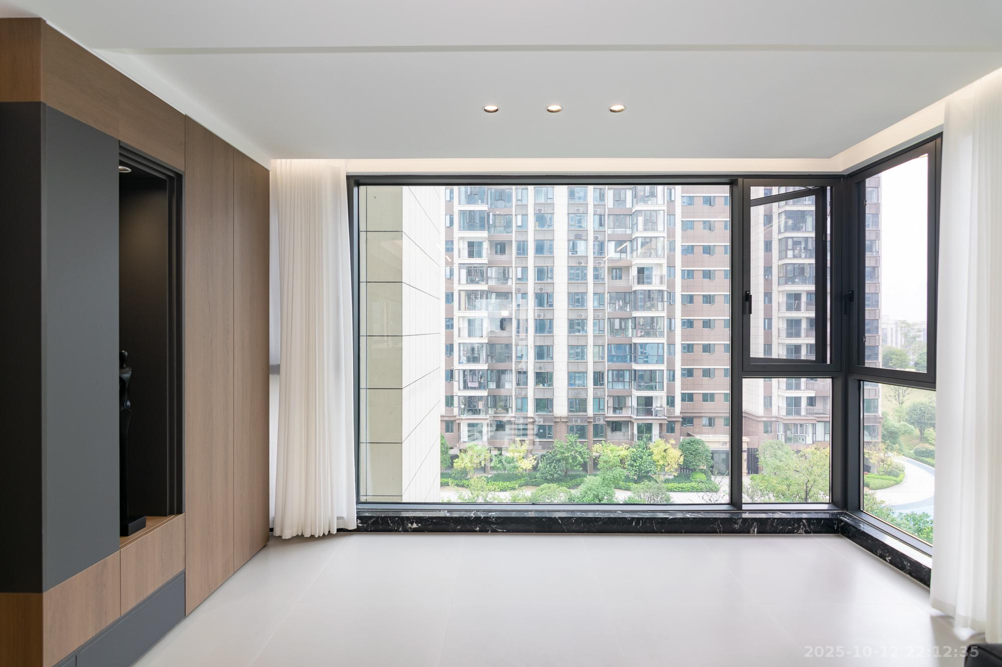 润和雅郡（润和紫郡六期）  4室2厅2卫    139.8万阳台