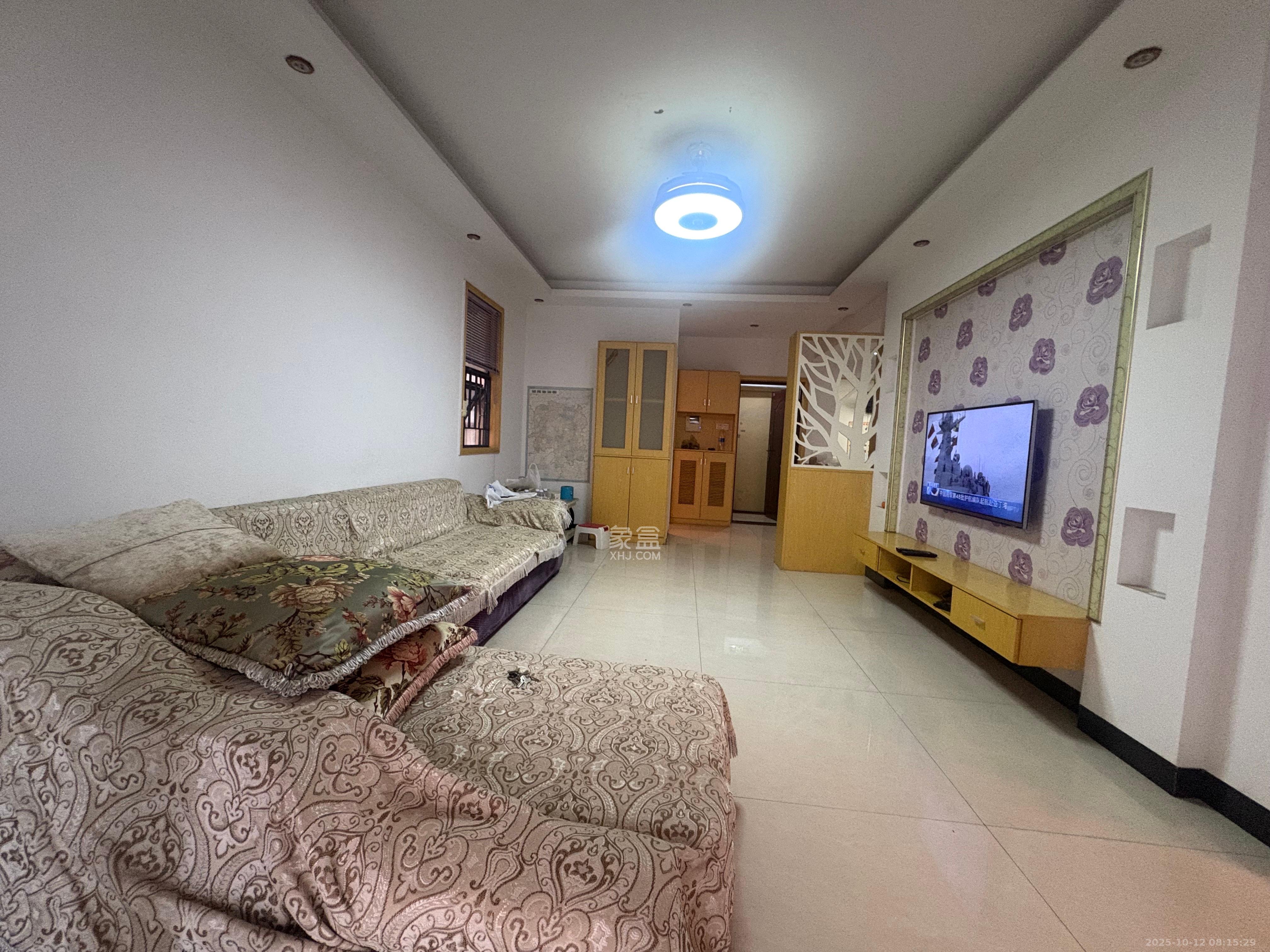 旭辉华庭  3室2厅1卫    1900.0元/月 旭辉华庭  3室2厅1卫    1900.0元/月室内图