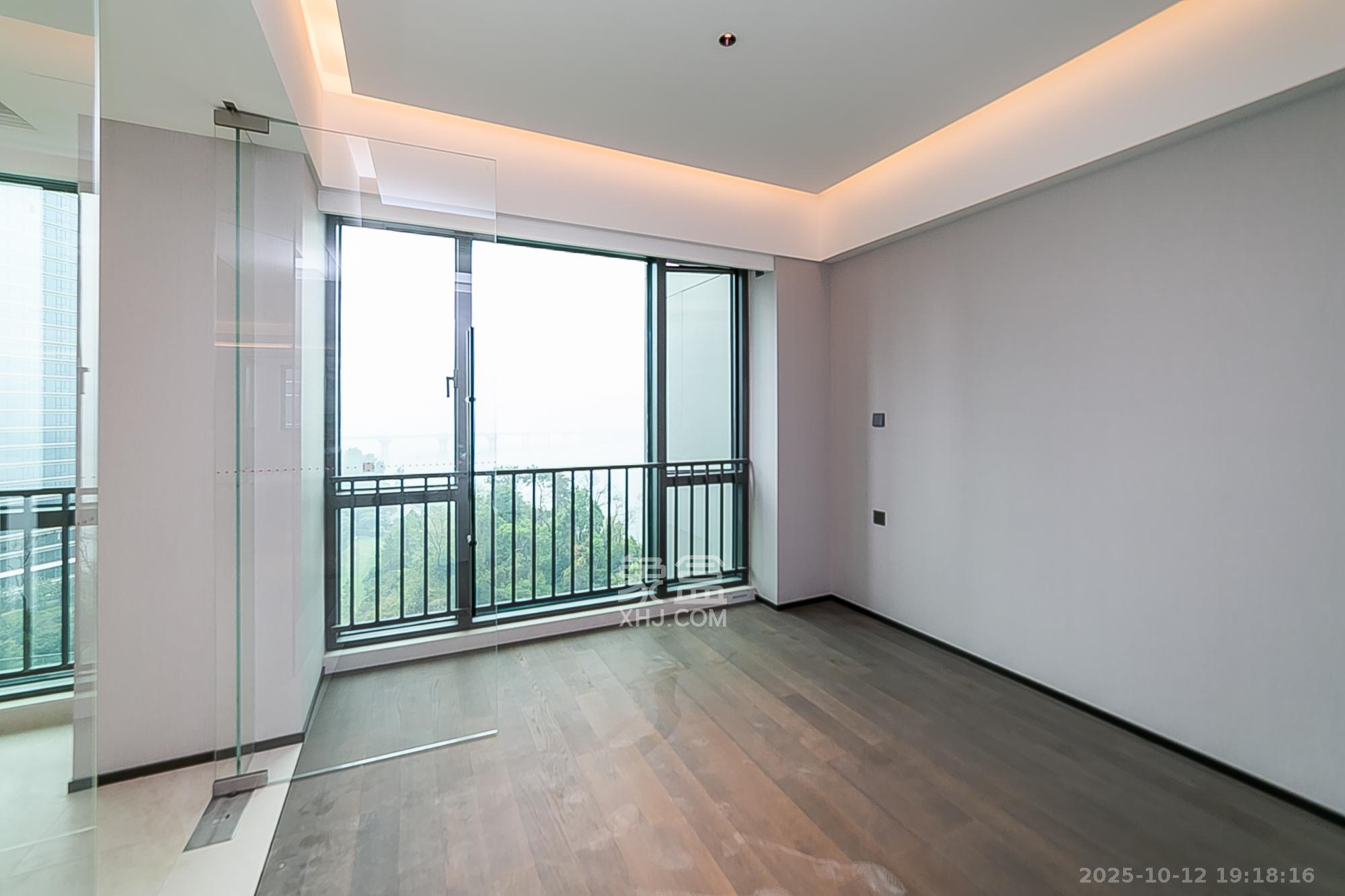 中海阅湘台 6室2厅3卫 1280.0万 中海阅湘台 6室2厅3卫 1280.0万卧室