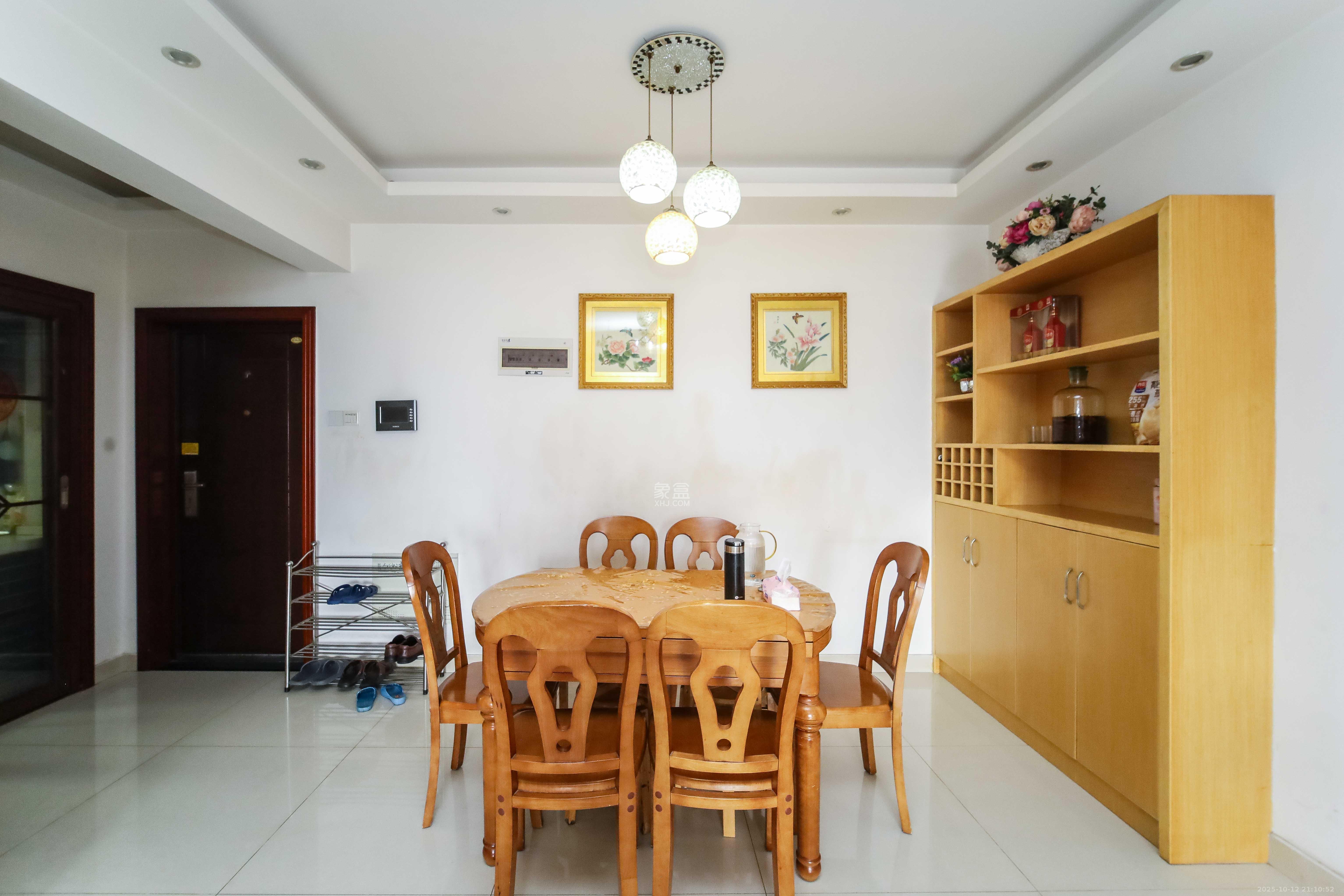 长房白沙湾  1室2厅2卫    83.8万客厅