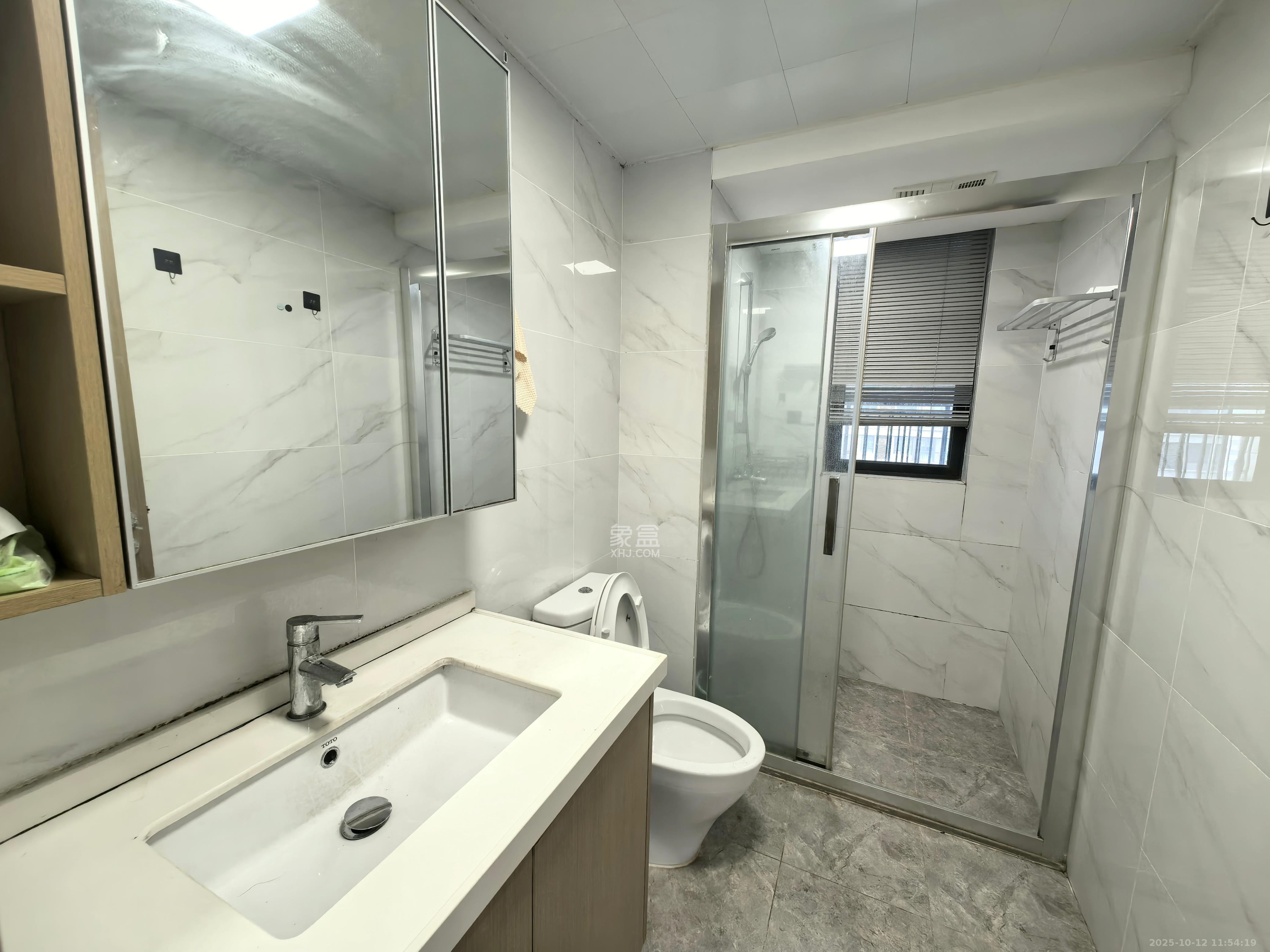 招商华发依云曦城  3室2厅2卫    2300.0元/月 招商华发依云曦城  3室2厅2卫    2300.0元/月室内图