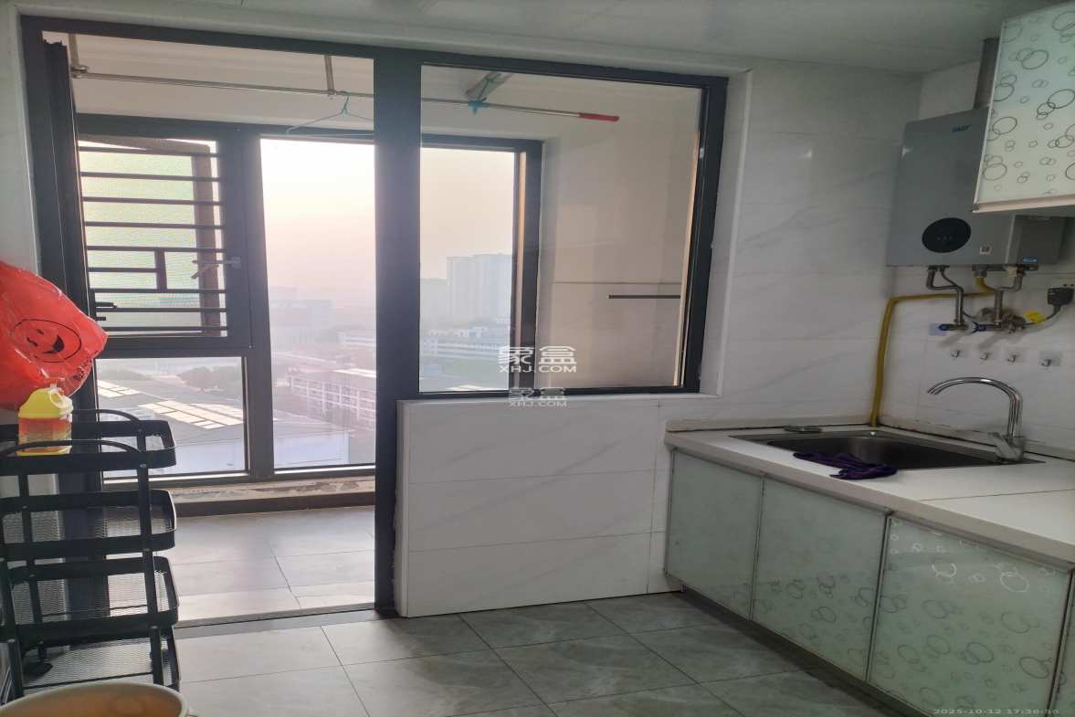 山水梅溪雅郡  3室2厅1卫    2400.0元/月 山水梅溪雅郡  3室2厅1卫    2400.0元/月室内图