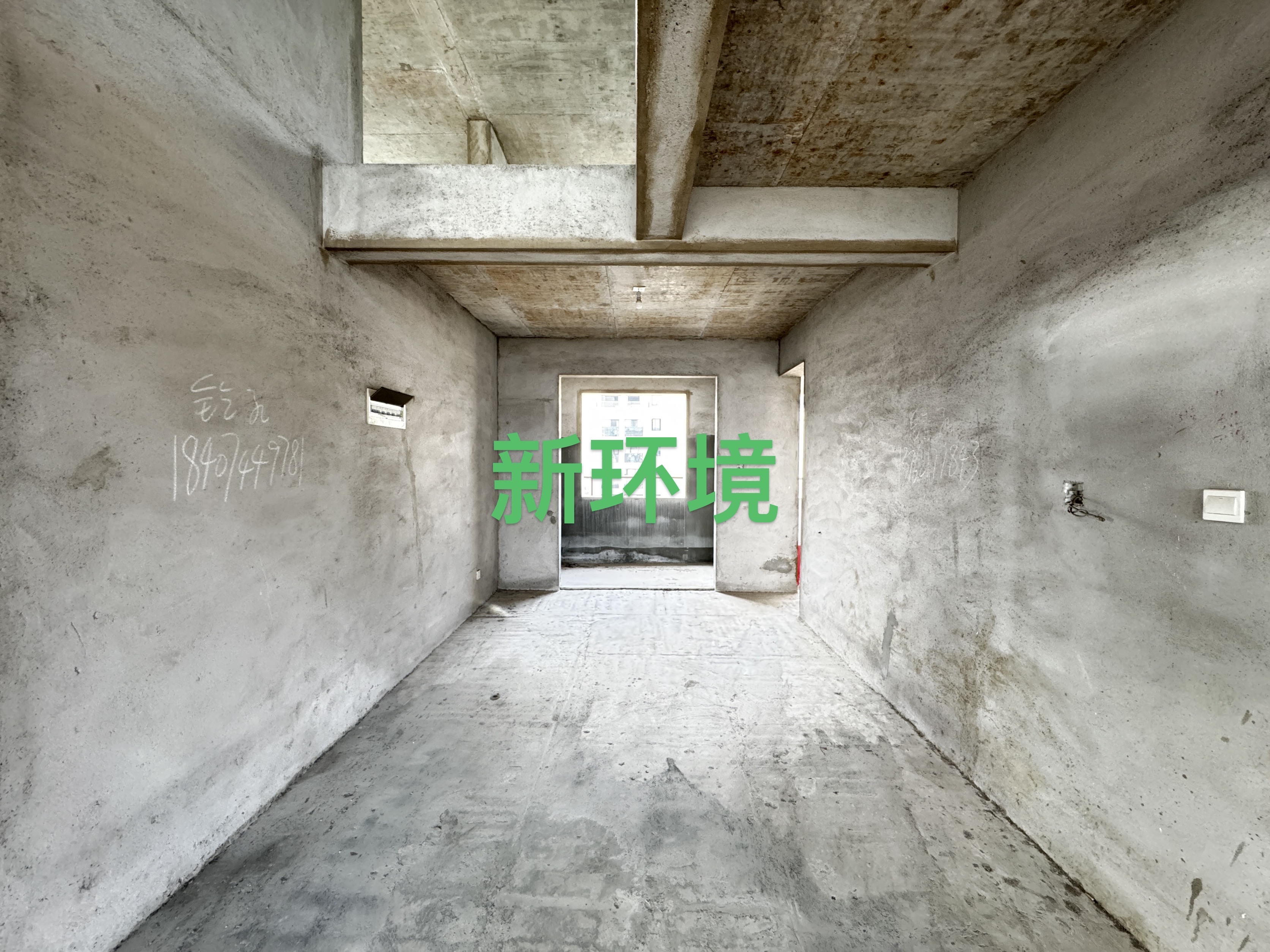 江与城  4室2厅2卫    135.0万客厅