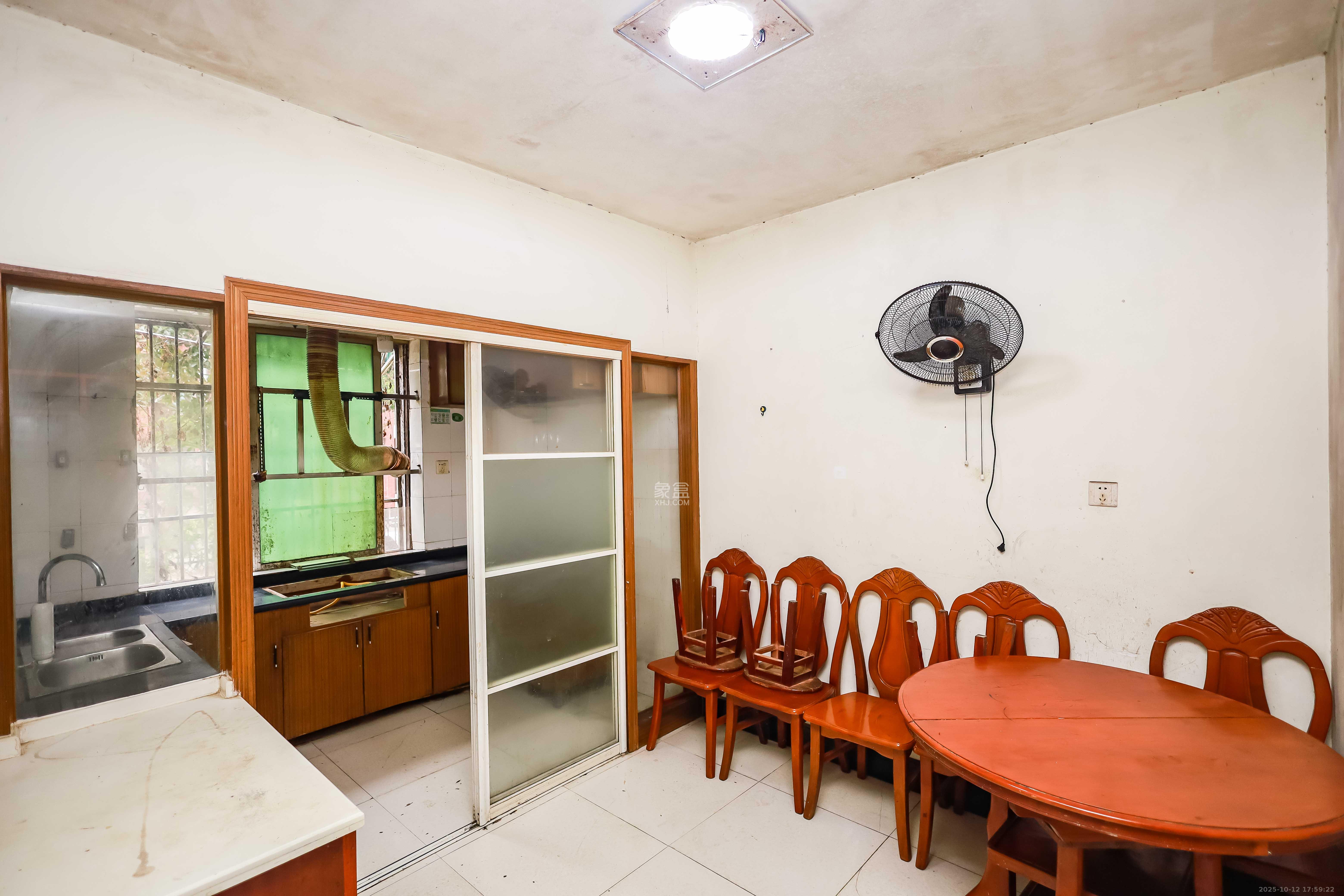 静园山庄  2室2厅1卫    50.0万厨房