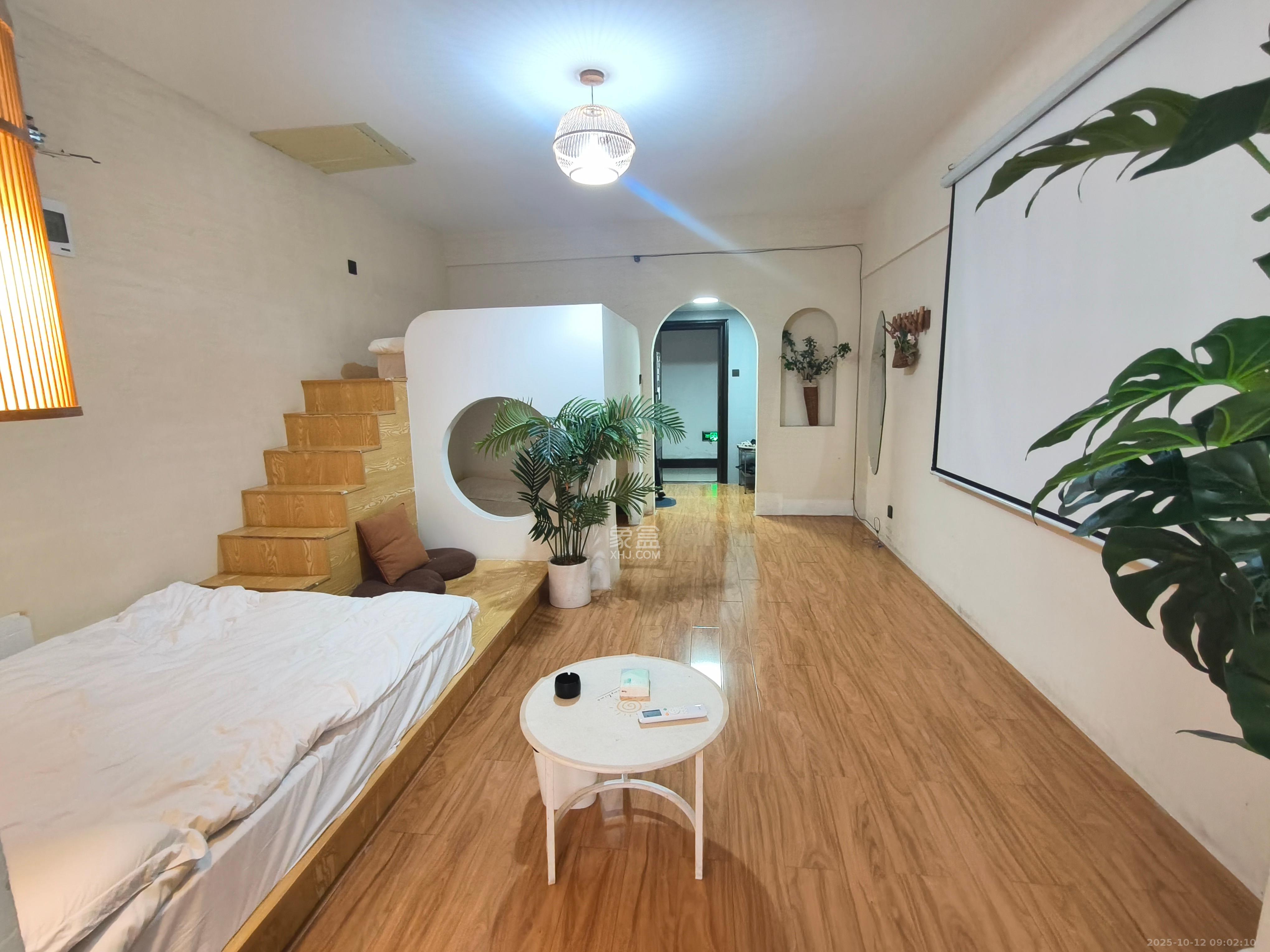 七彩丽都  1室1厅1卫    2000.0元/月室内图