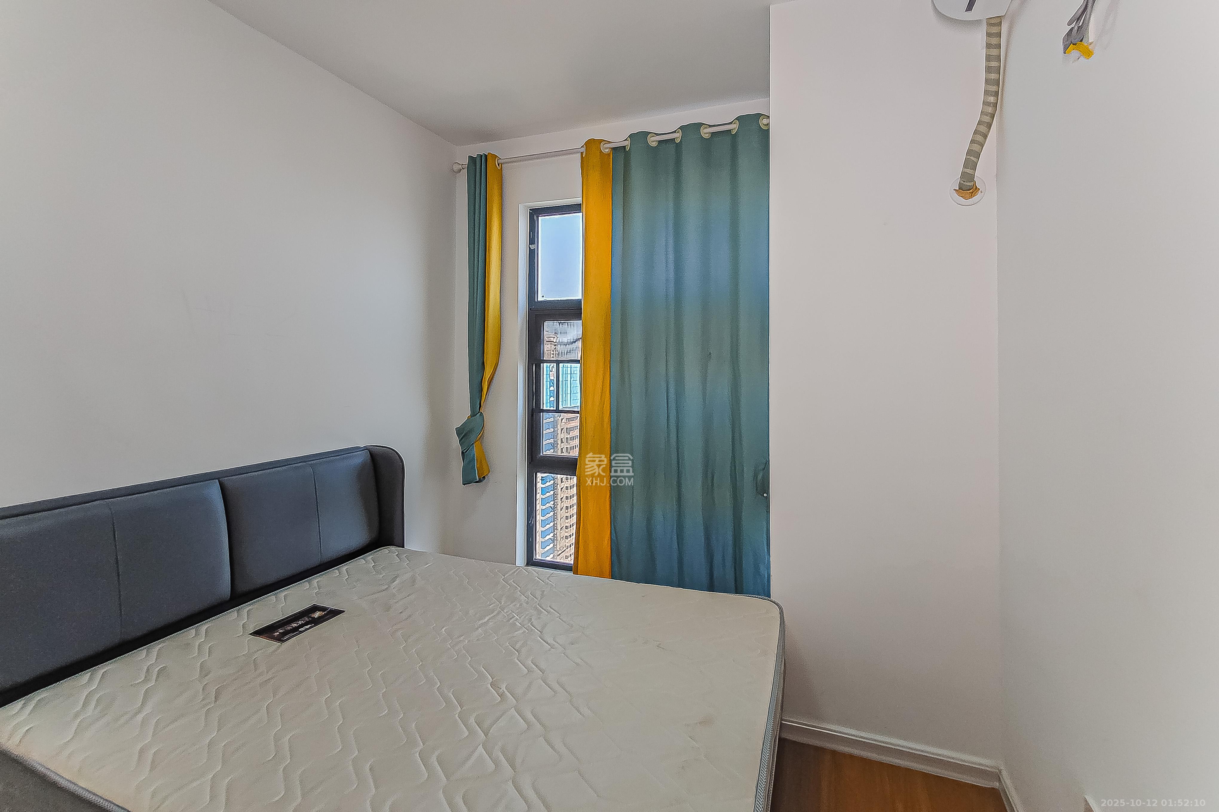 江南华府  3室2厅1卫    85.0万卧室