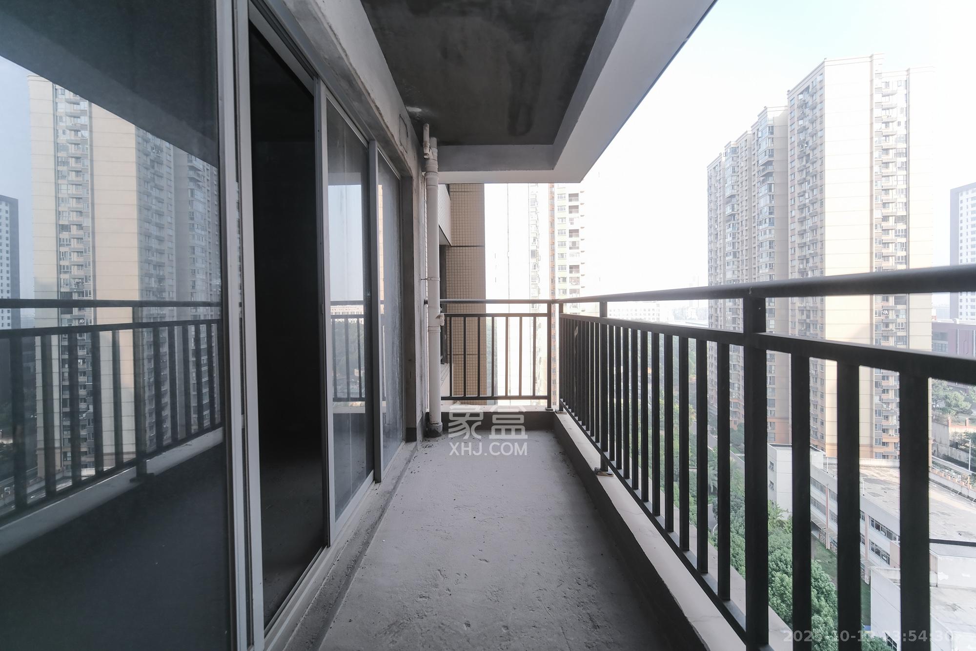 湖湘奥林匹克花园  4室2厅2卫    105.0万阳台