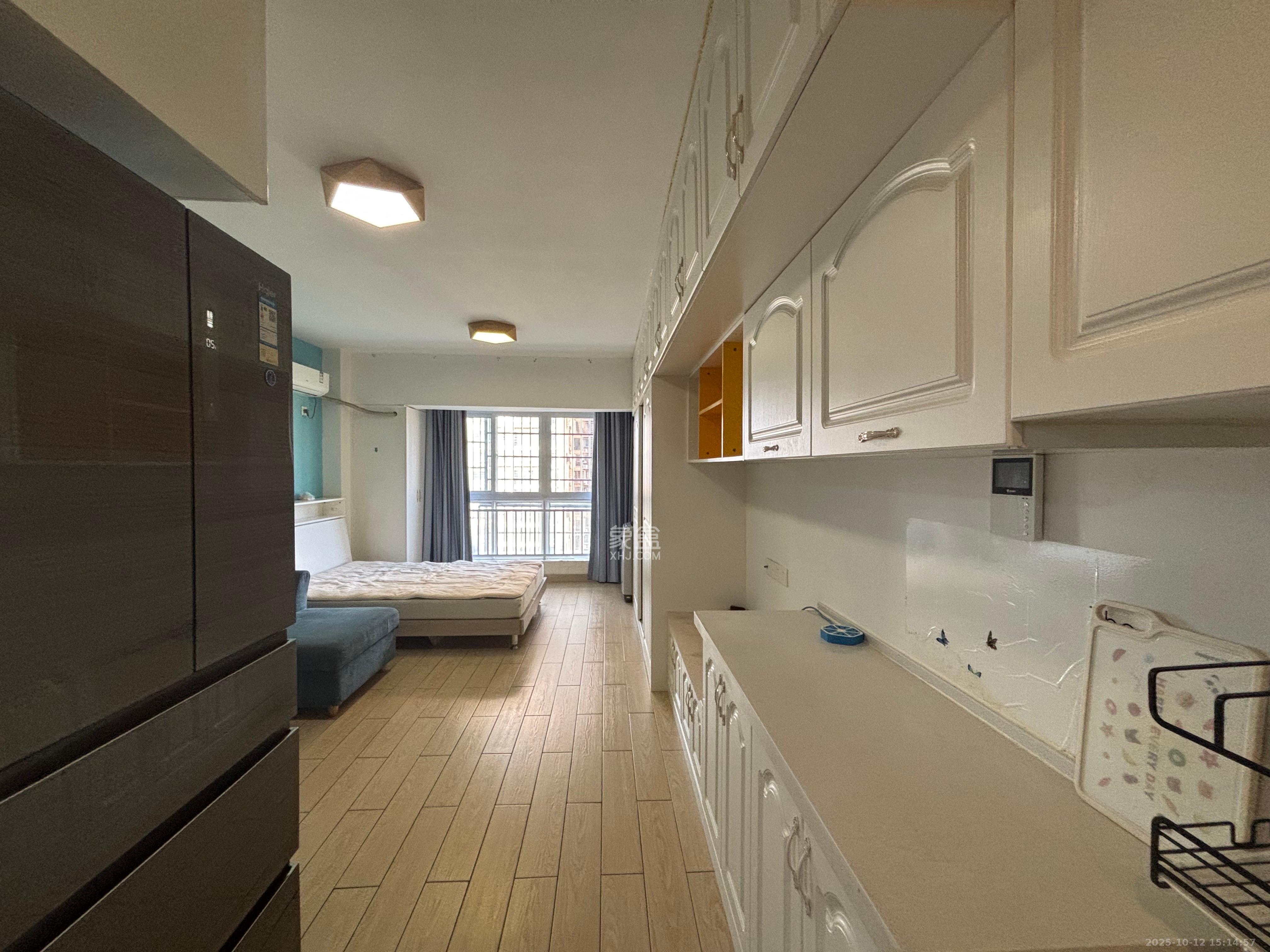 时代星空  1室1厅1卫    1300.0元/月室内图